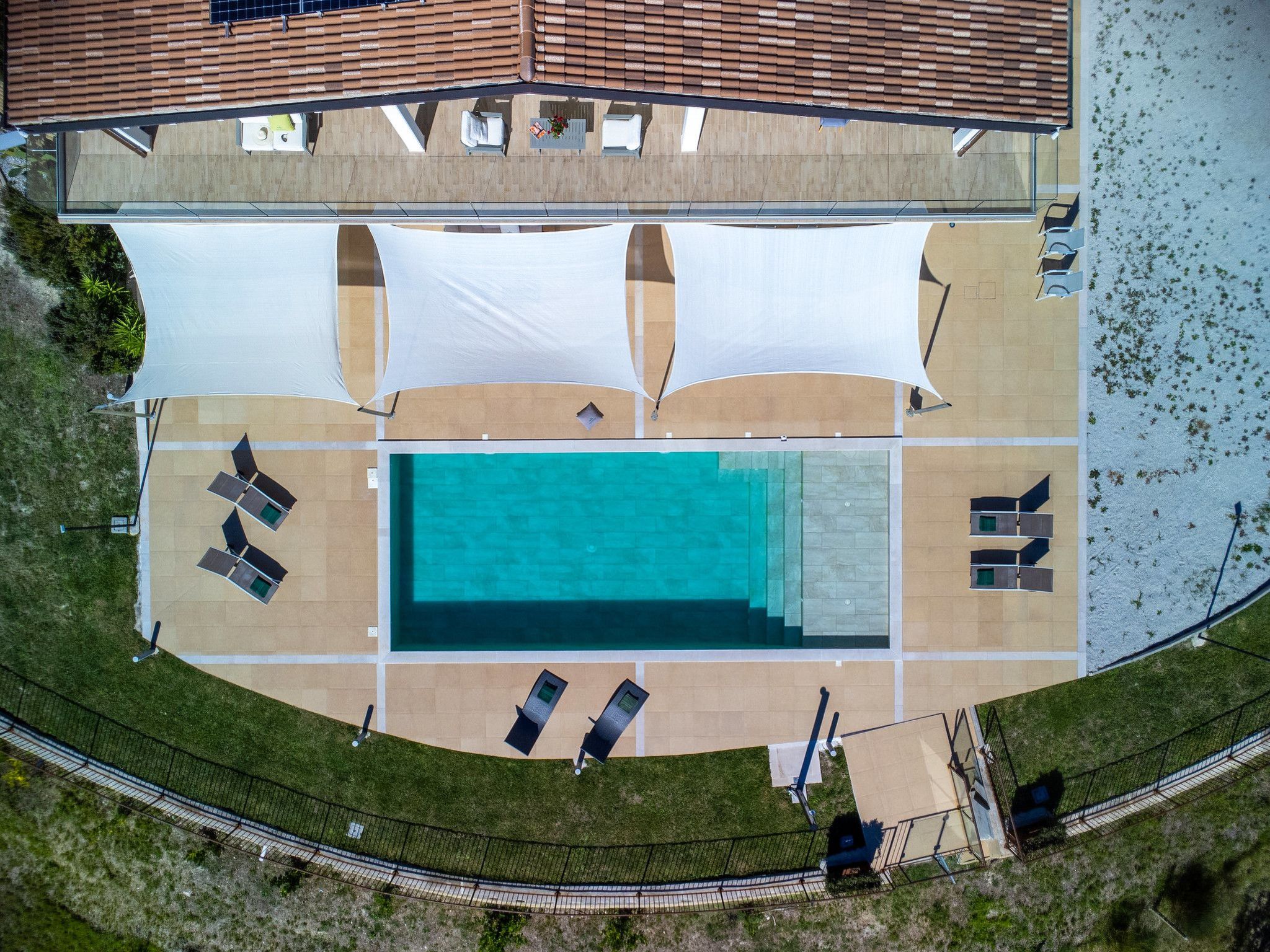 Villa Montefalcone, Außen- und Innenpool-Binnen