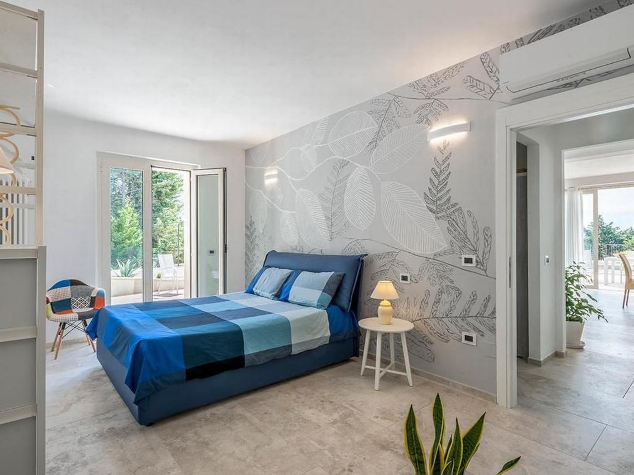 Villa Montefalcone, Außen- und Innenpool-Binnen