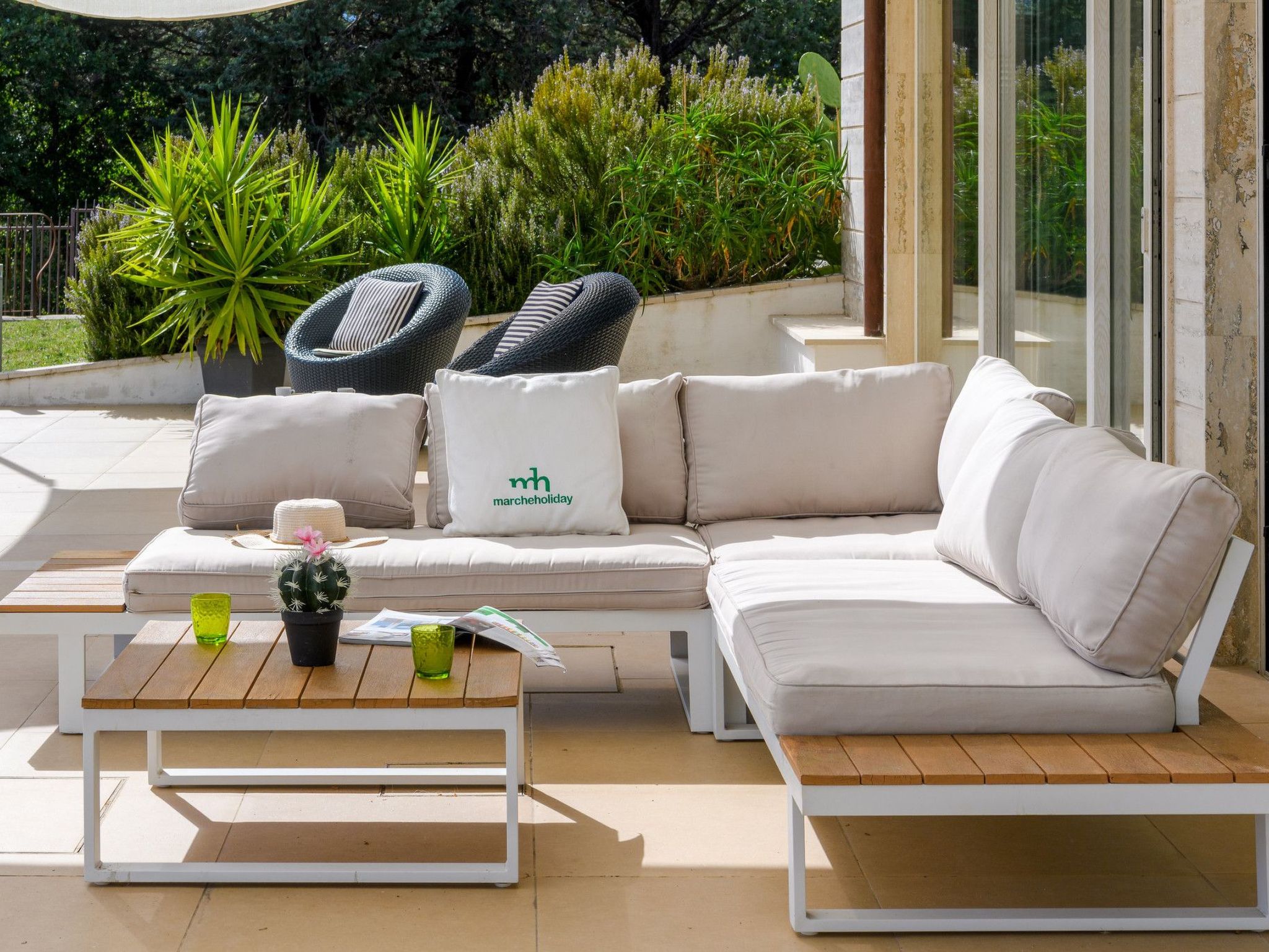 Villa Montefalcone, Außen- und Innenpool-Binnen