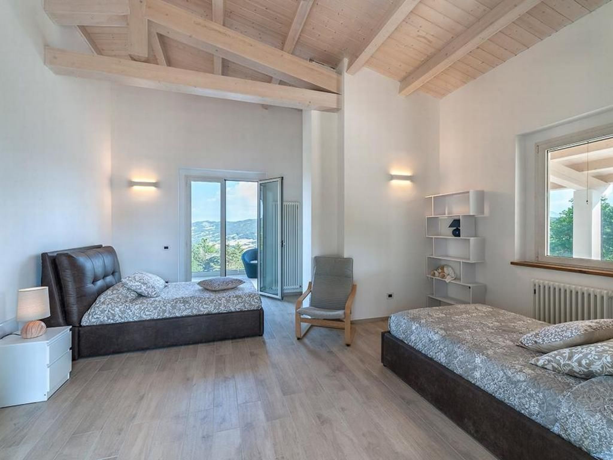 Villa Montefalcone, Außen- und Innenpool-Binnen