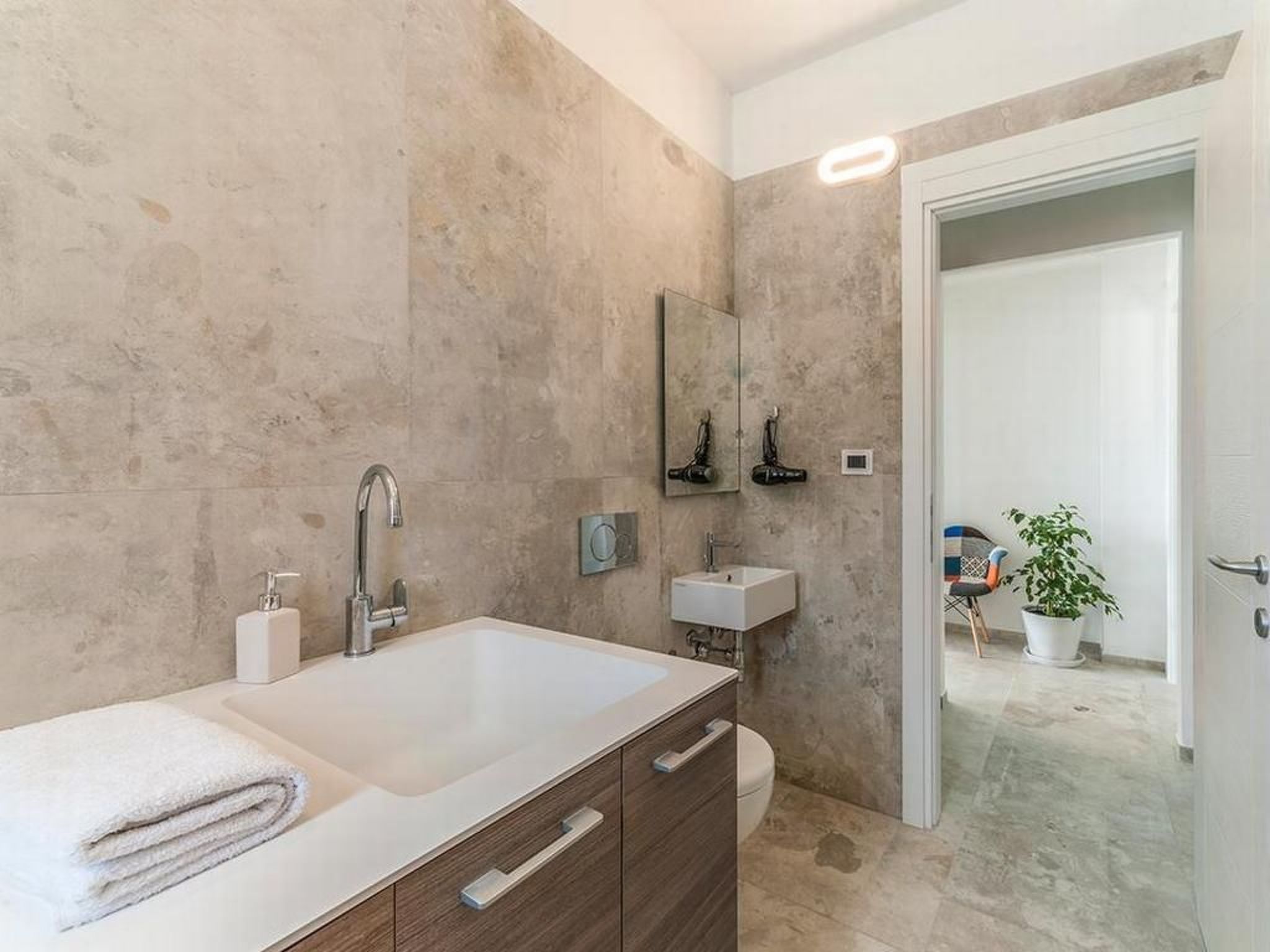 Villa Montefalcone, Außen- und Innenpool-Binnen