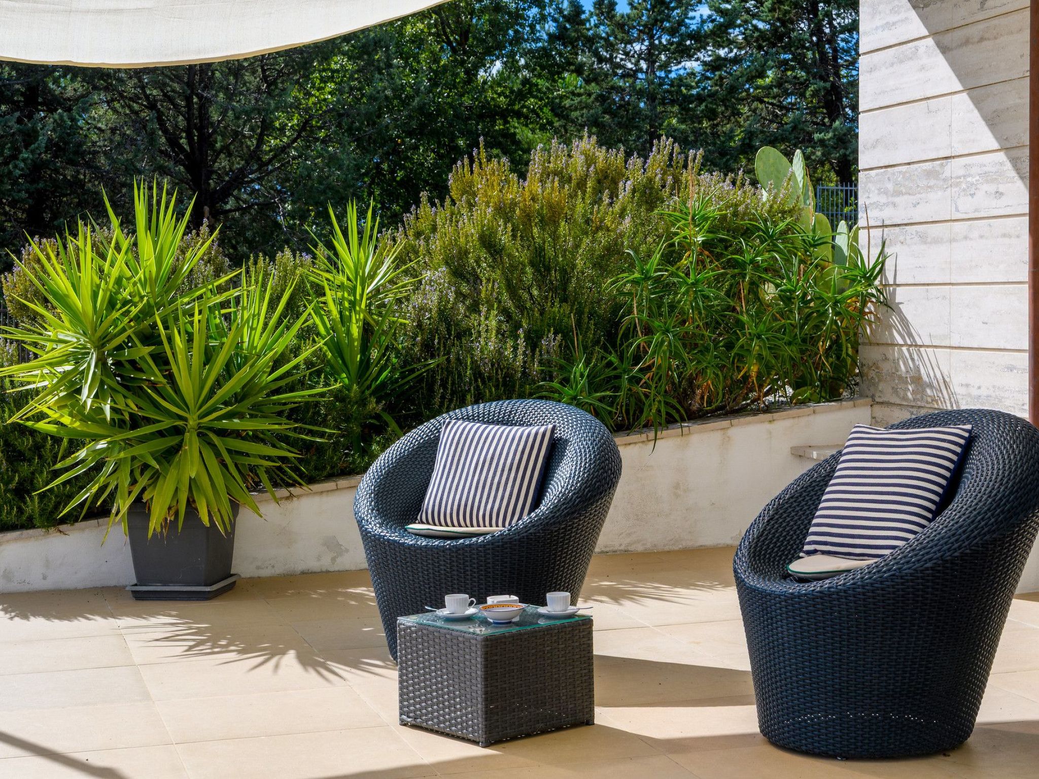 Villa Montefalcone, Außen- und Innenpool-Binnen