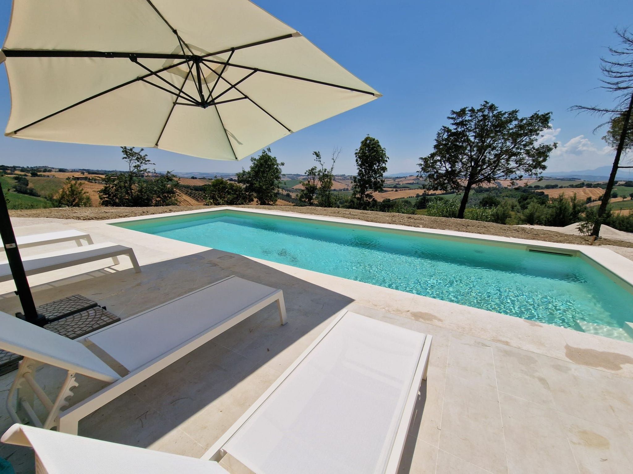 Neue Wohnung mit 2 Zimmern, Veranda und Pool-Binnen