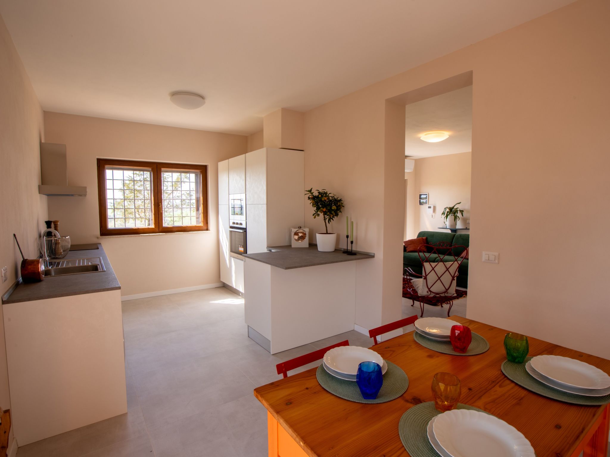 Neue Wohnung mit 2 Zimmern, Veranda und Pool-Binnen