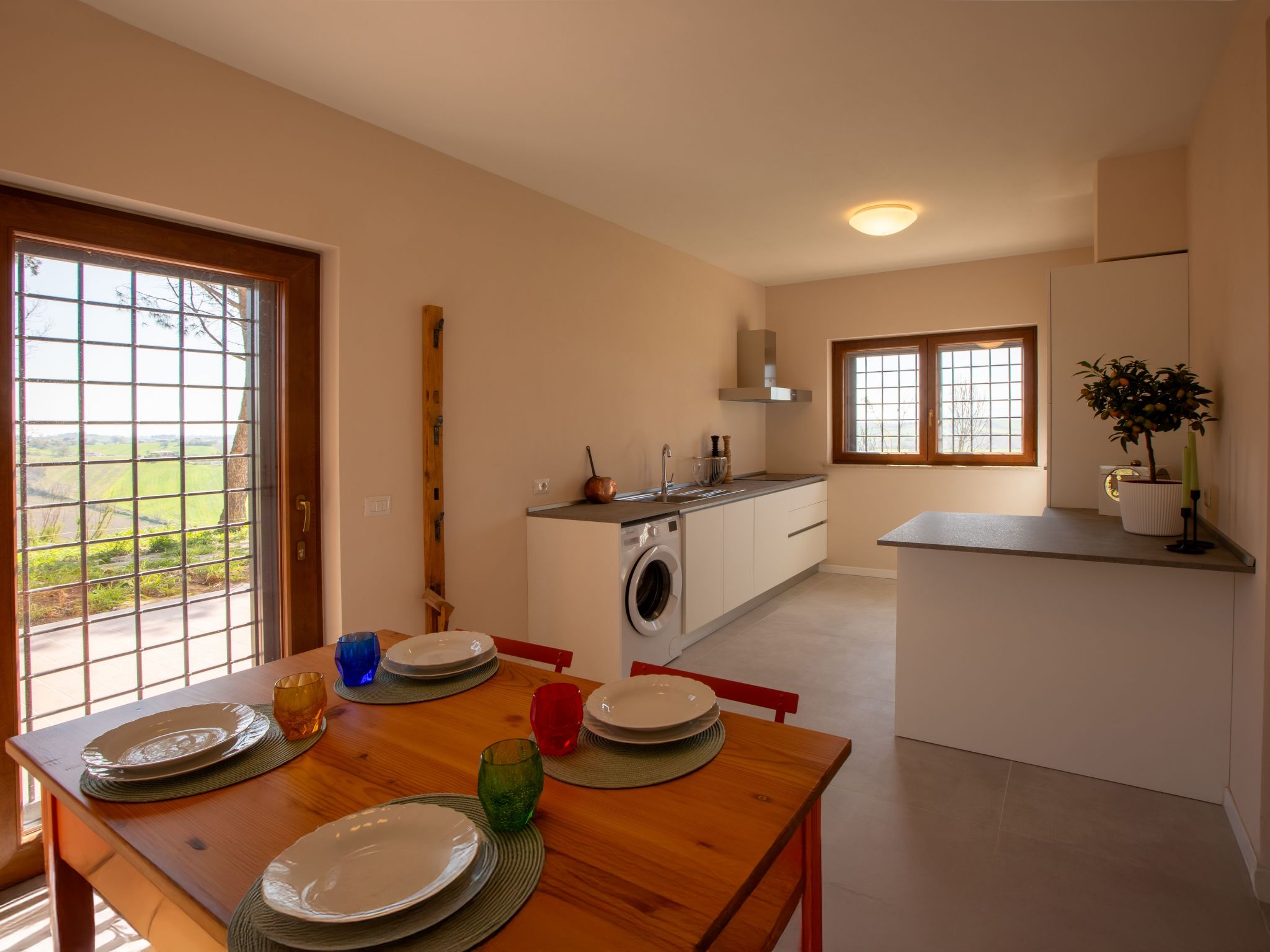 Neue Wohnung mit 2 Zimmern, Veranda und Pool-Binnen