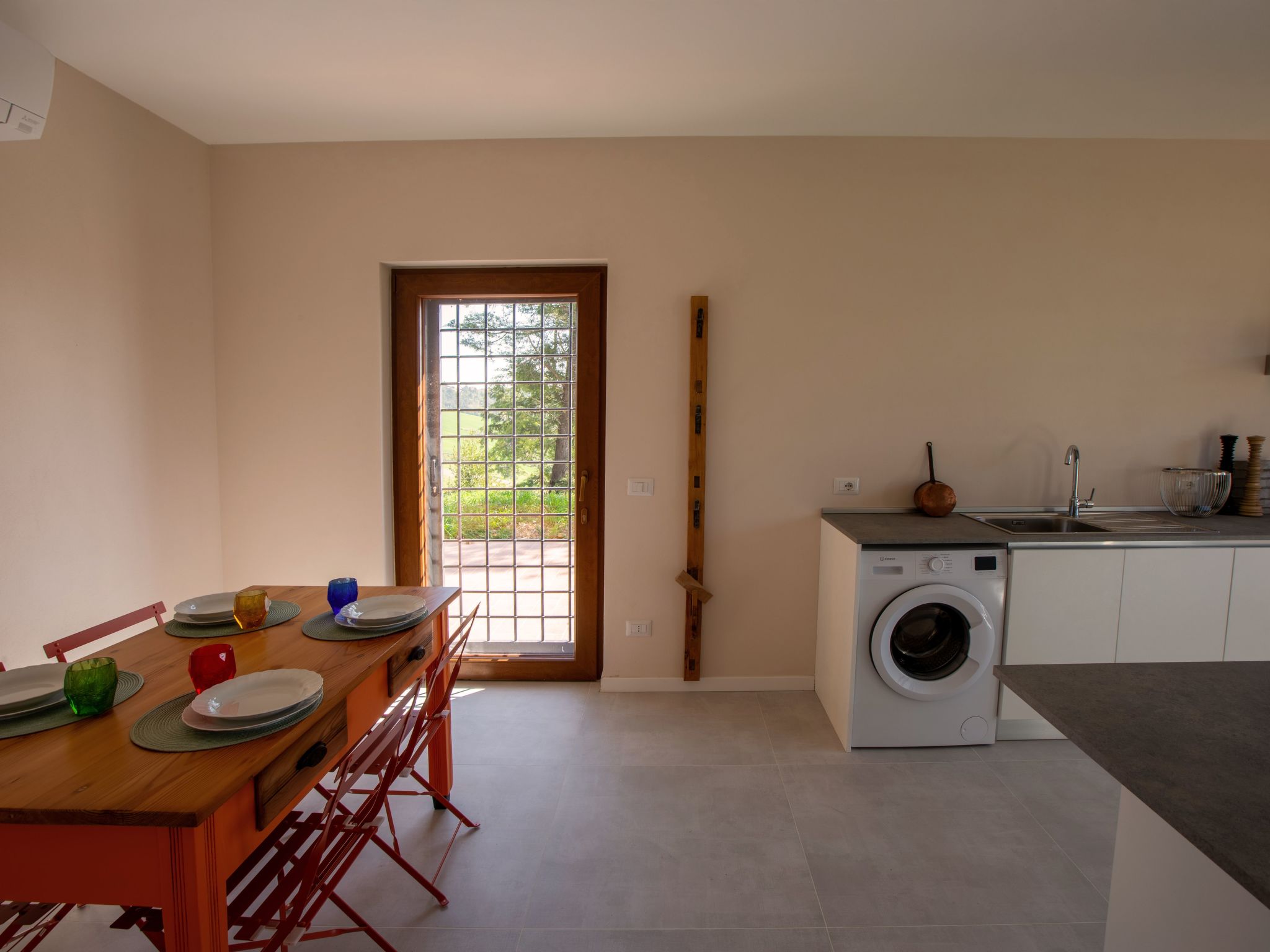 Neue Wohnung mit 2 Zimmern, Veranda und Pool-Binnen