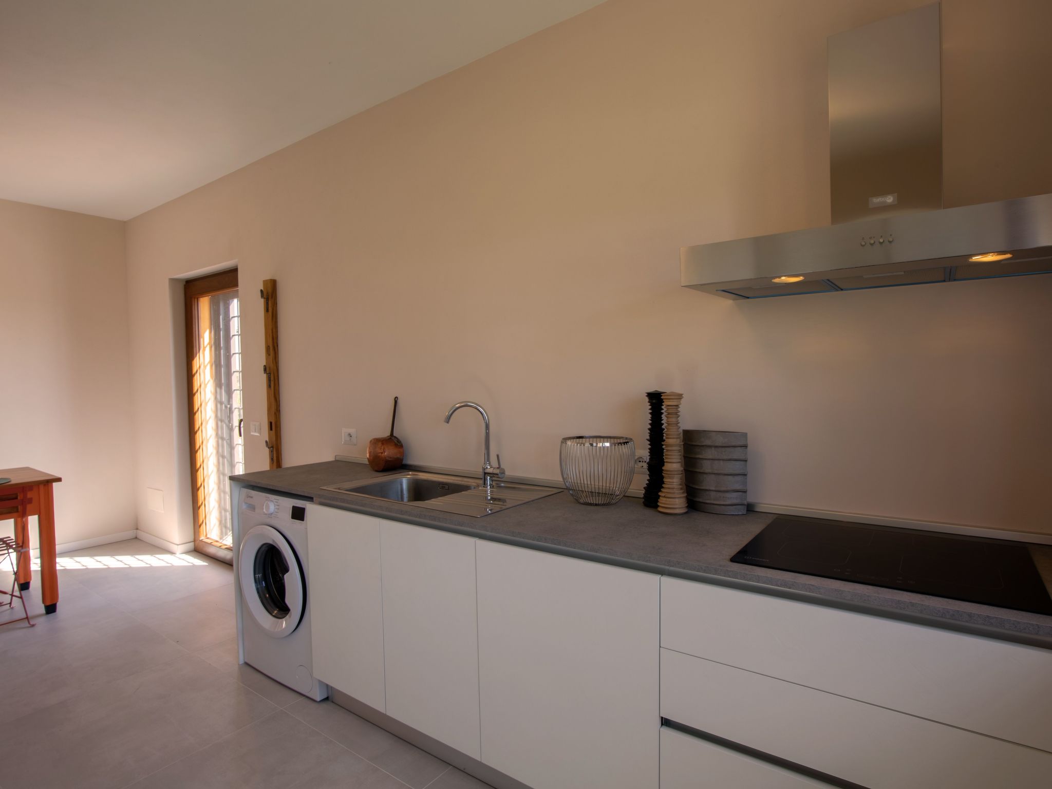 Neue Wohnung mit 2 Zimmern, Veranda und Pool-Binnen