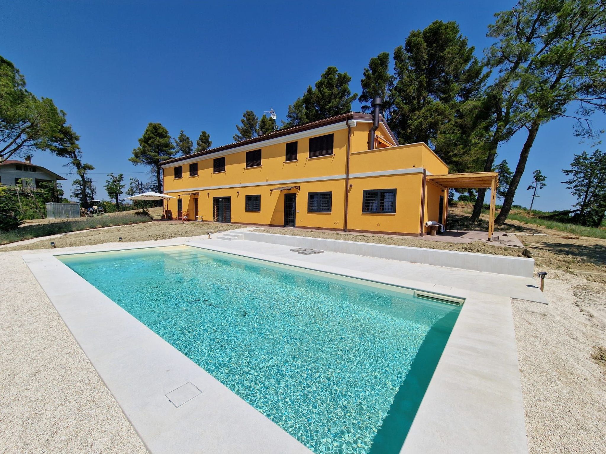 Neue Wohnung mit 2 Zimmern, Veranda und Pool