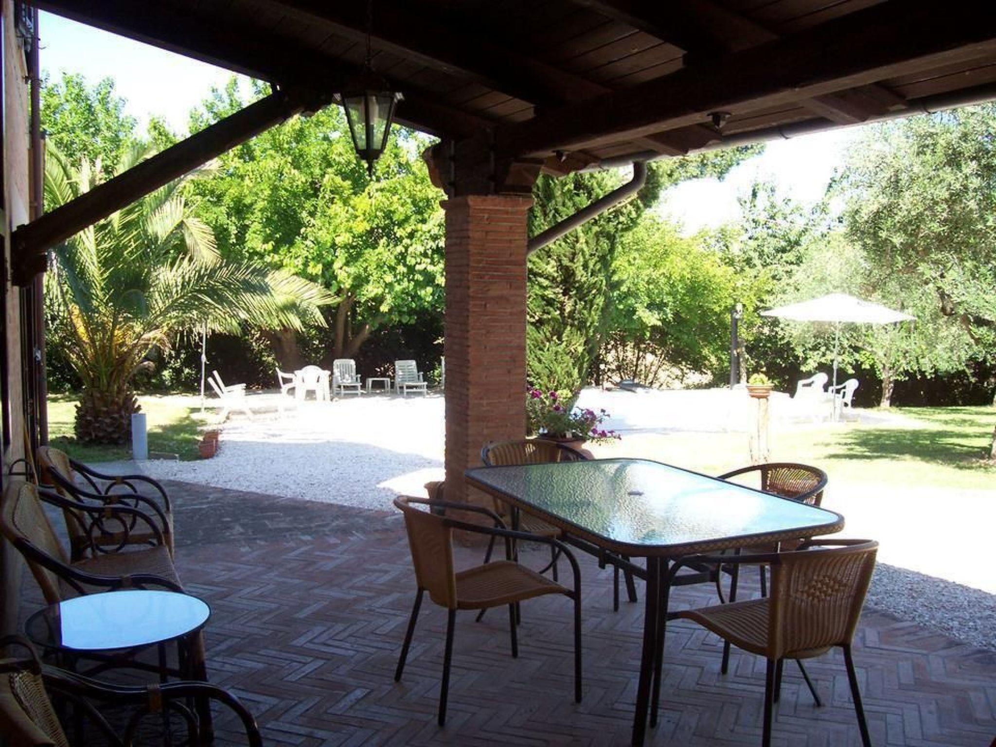 Wohnung mit Gemeinschaftsgarten und Pool-Image-tags.info