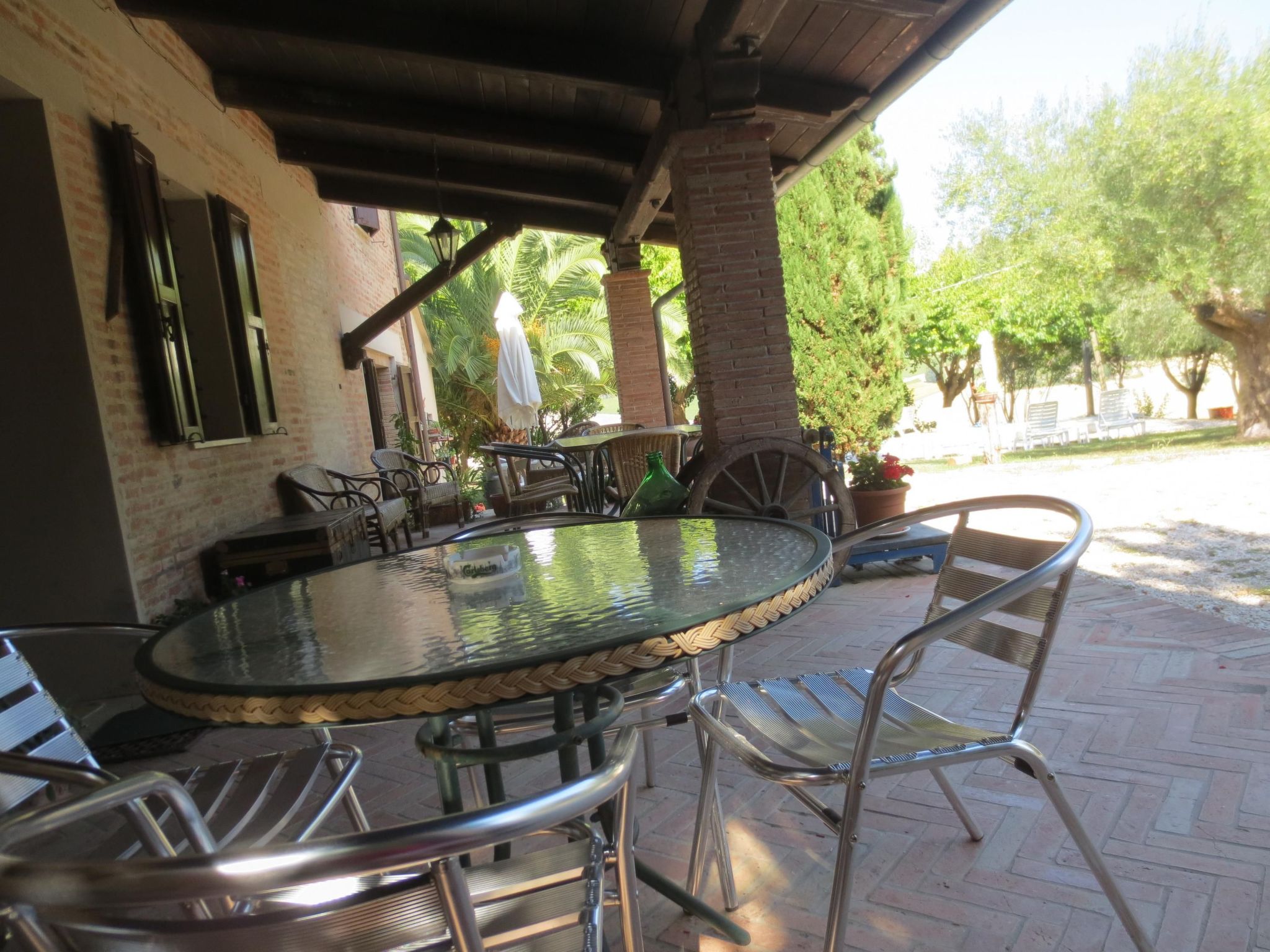 Wohnung mit Gemeinschaftsgarten und Pool-Image-tags.info