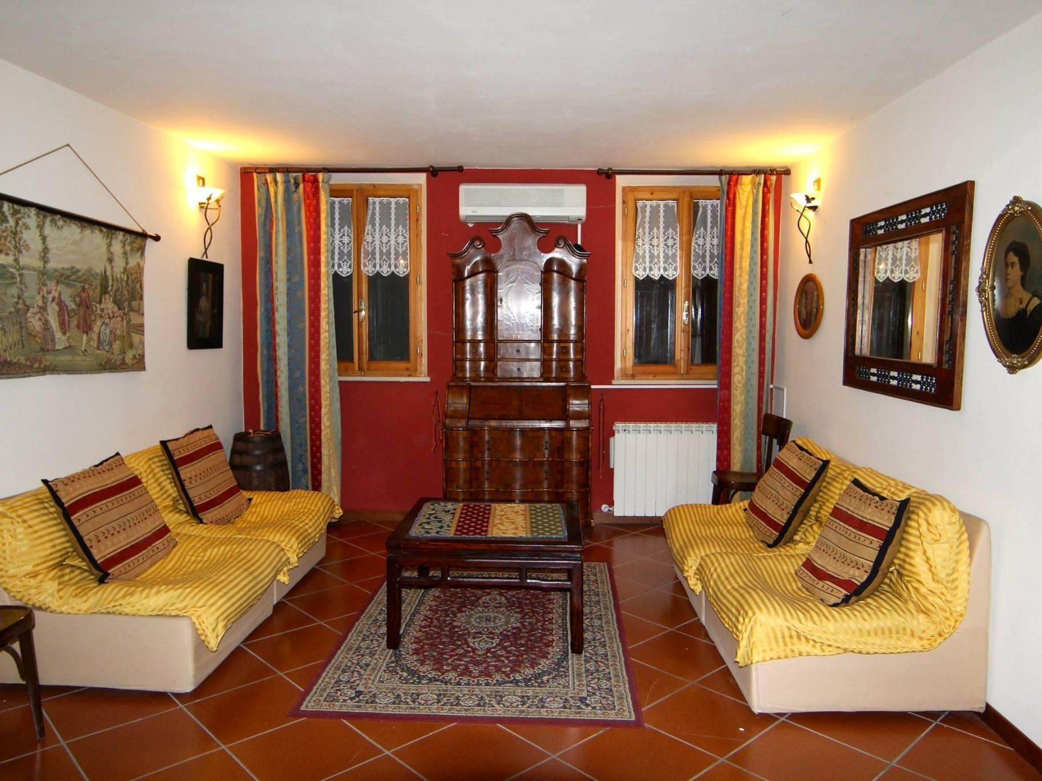 Wohnung mit Gemeinschaftsgarten und Pool-Image-tags.info