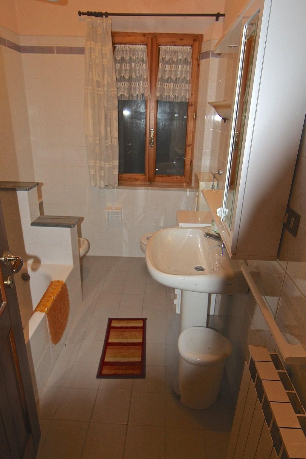 Wohnung mit Gemeinschaftsgarten und Pool-Image-tags.info