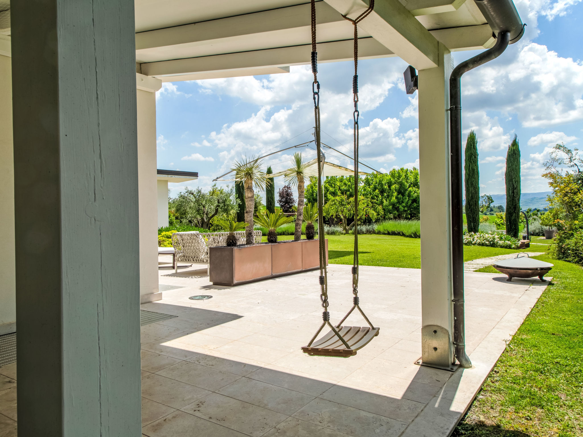Mulberry Garden - Buiten