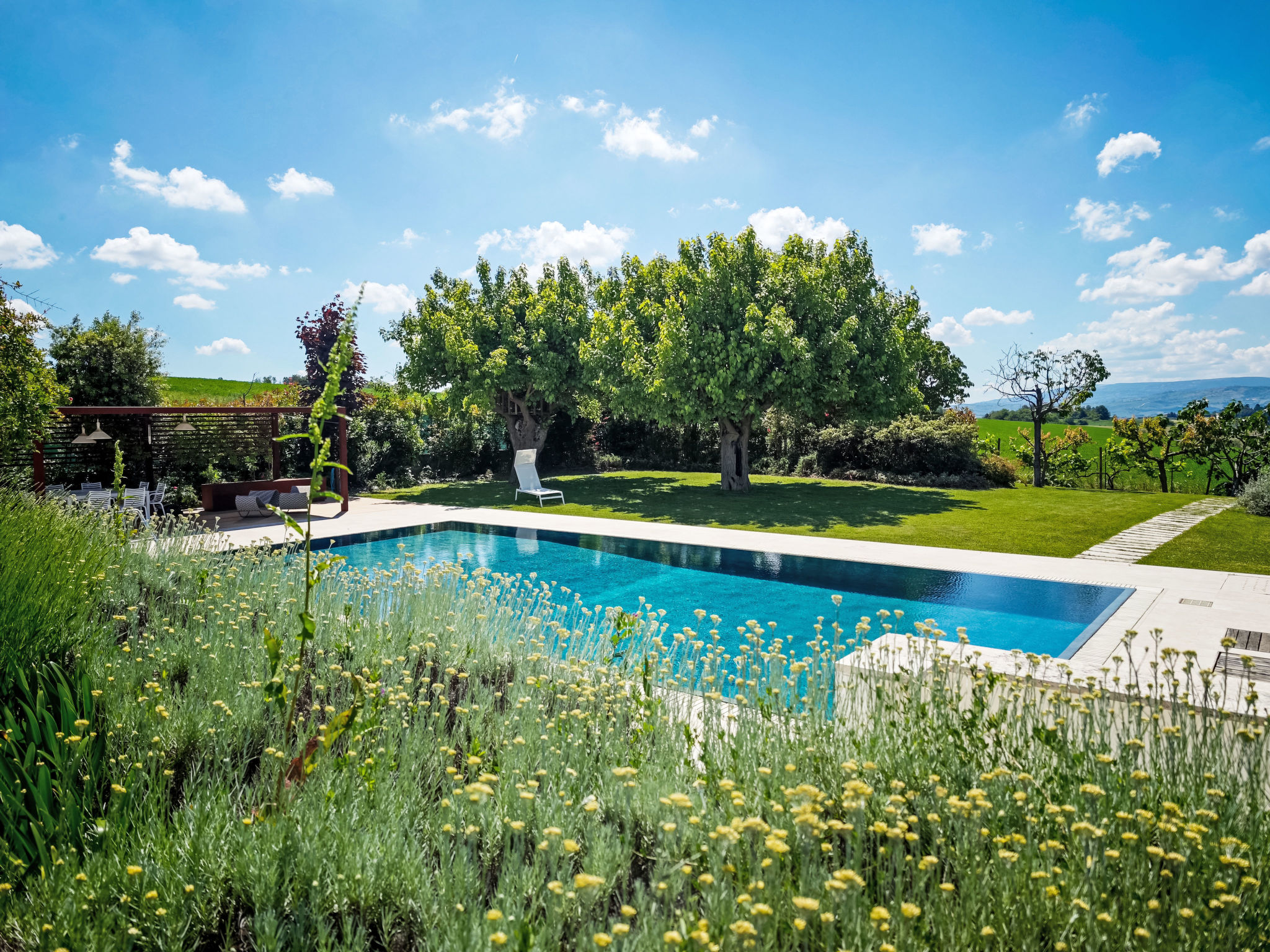 Mulberry Garden - Buiten