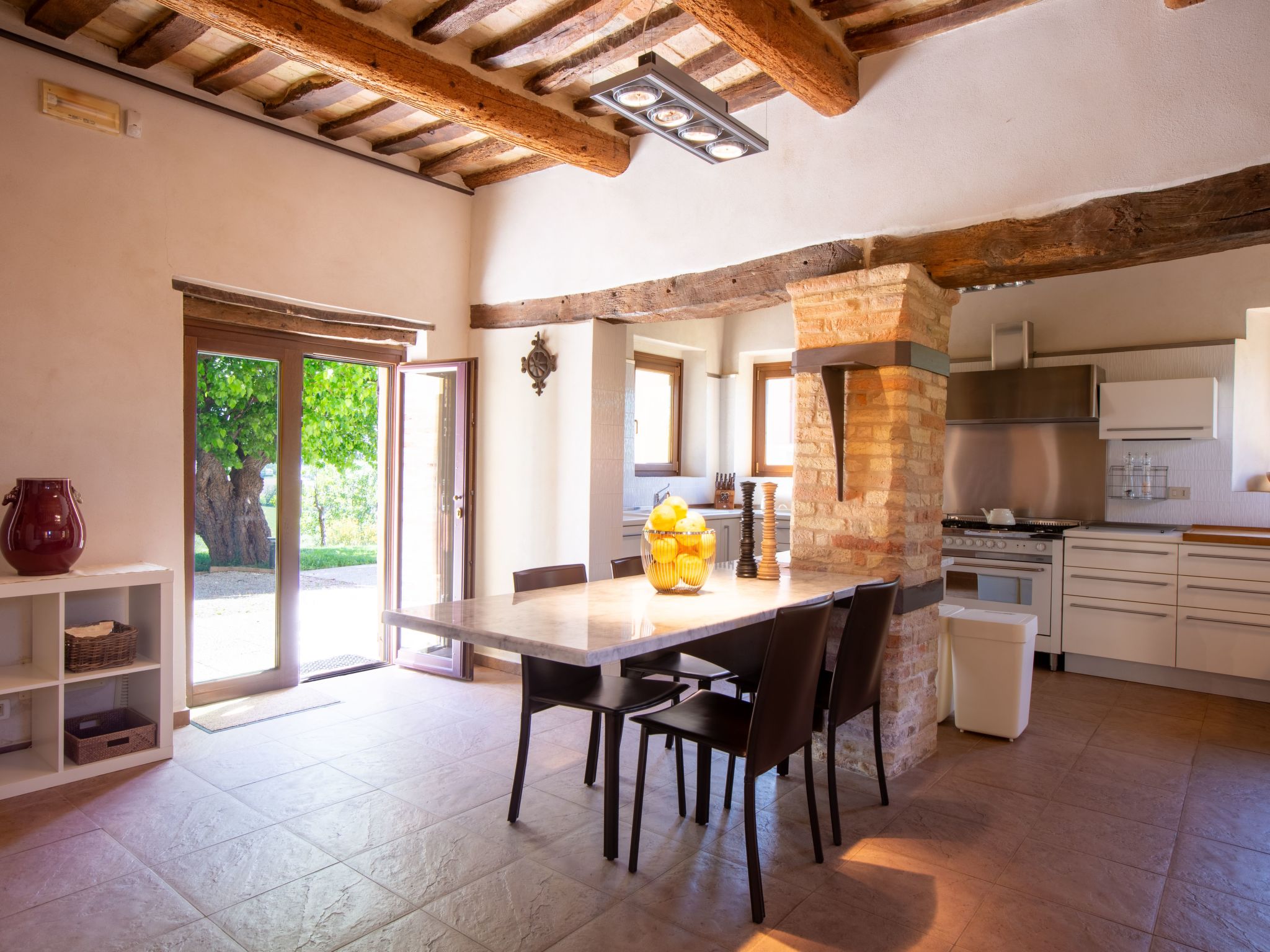 Villa Gelso mit Pool, Sauna und atemberaubender Aussicht-Dedans