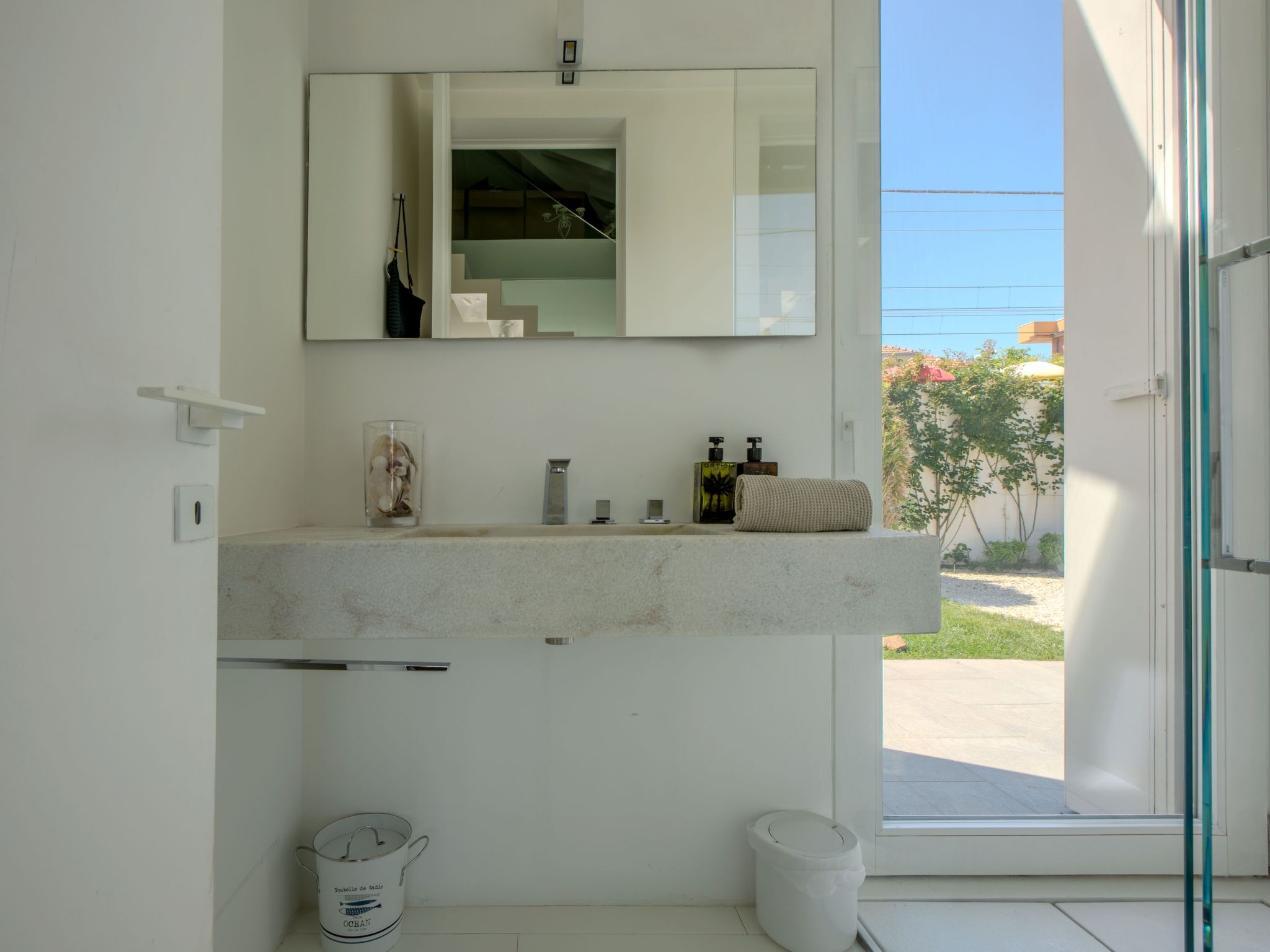 Elegante Villa am Strand, Jacuzzi und Garten