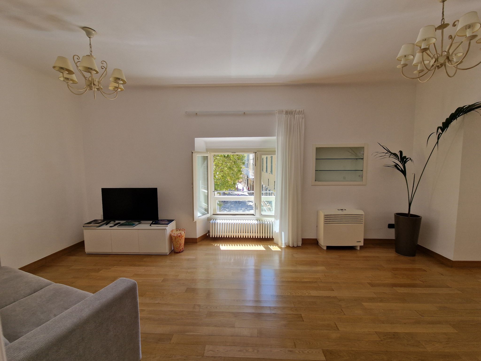 Elegante Unterkunft im Zentrum in der Nähe des Meeres — Living Room (1 of 17)