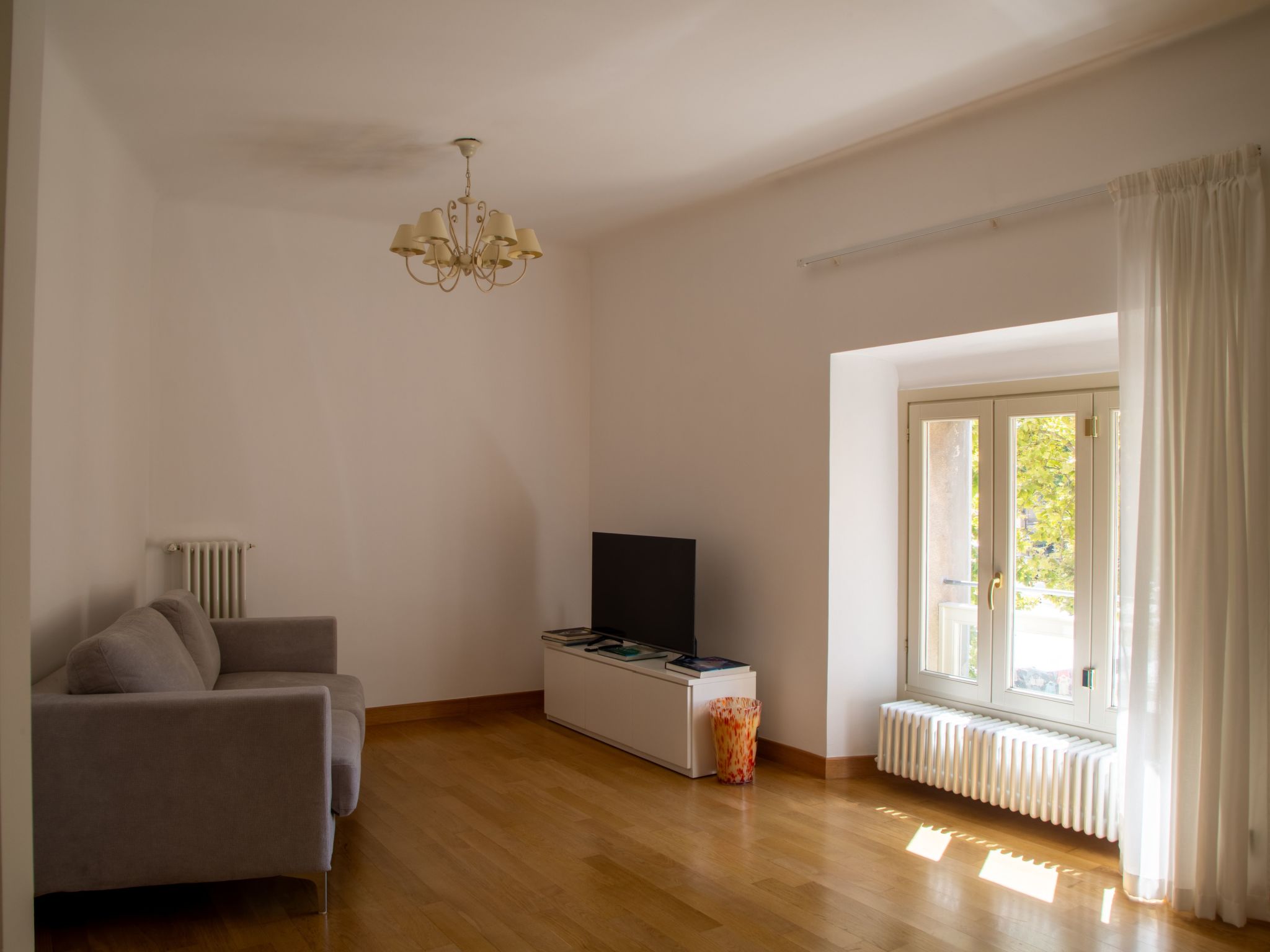 Elegante Unterkunft im Zentrum in der Nähe des Meeres — Living Room (3 of 17)
