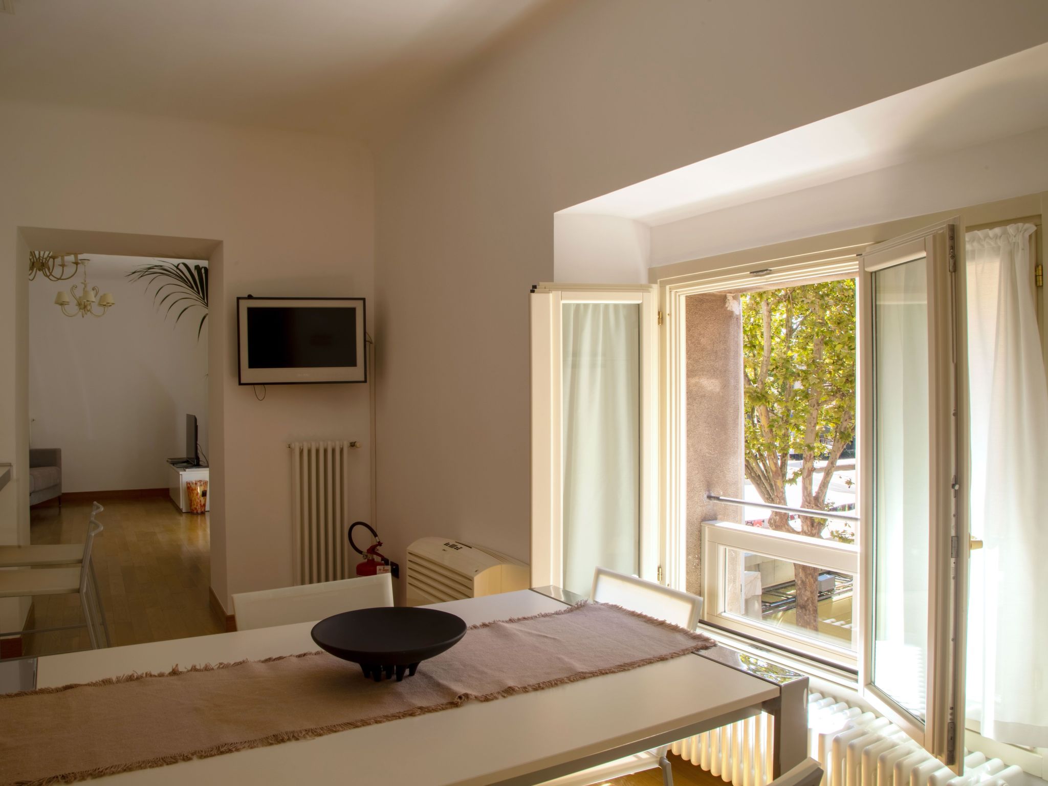 Elegante Unterkunft im Zentrum in der Nähe des Meeres — Living Room (4 of 17)