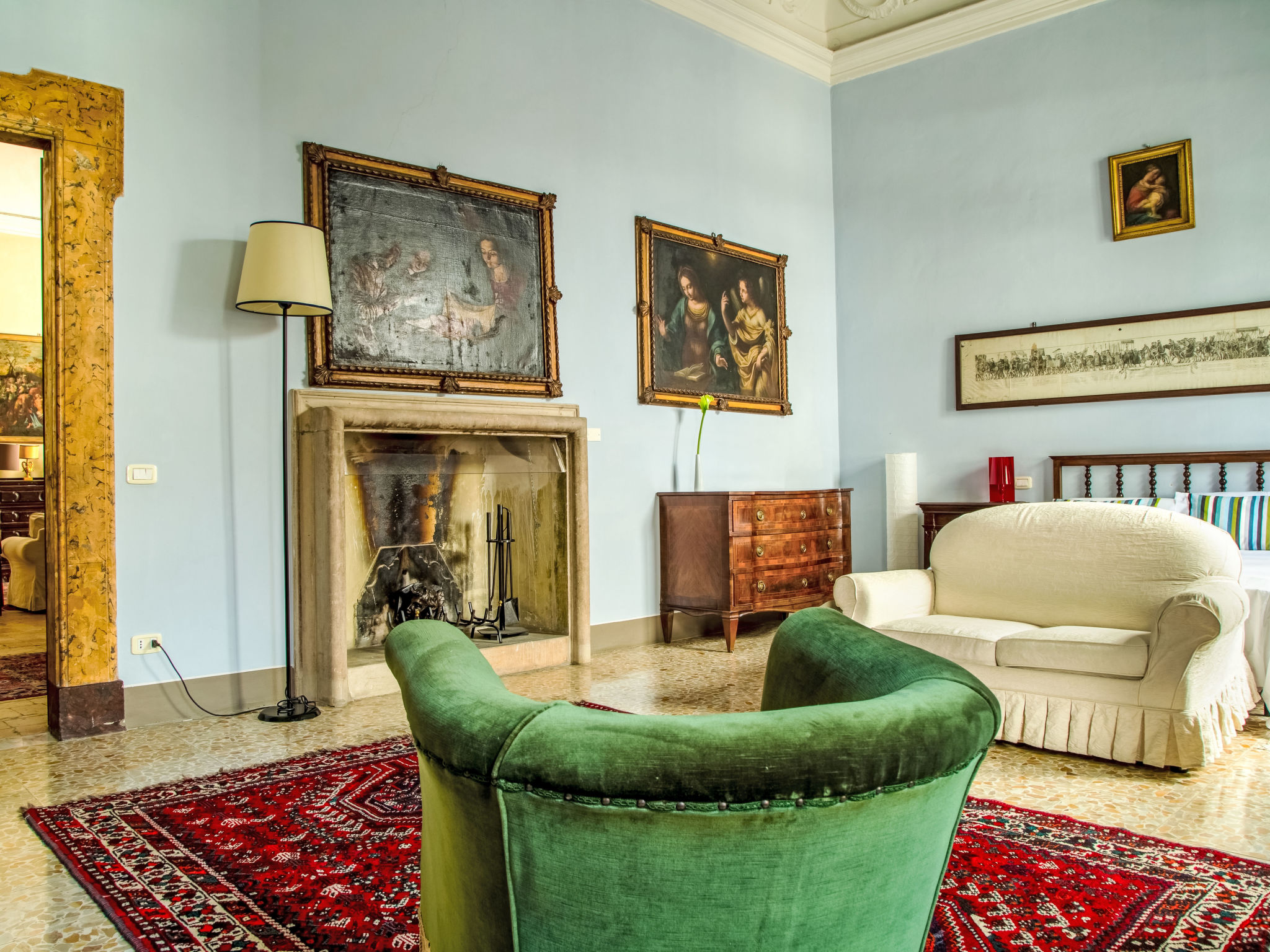 Dimora storica del 1400 con balcone