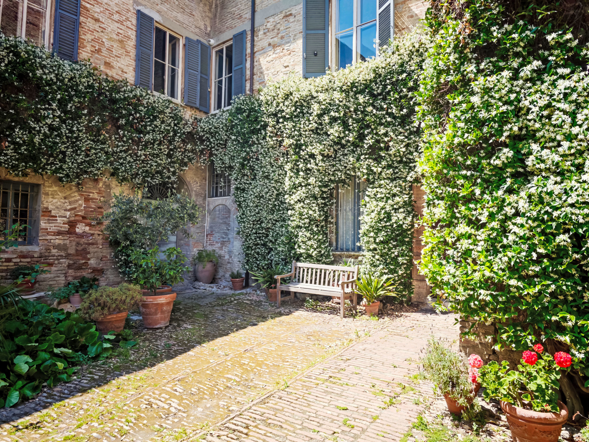 Dimora storica del 1400 con balcone - Outside