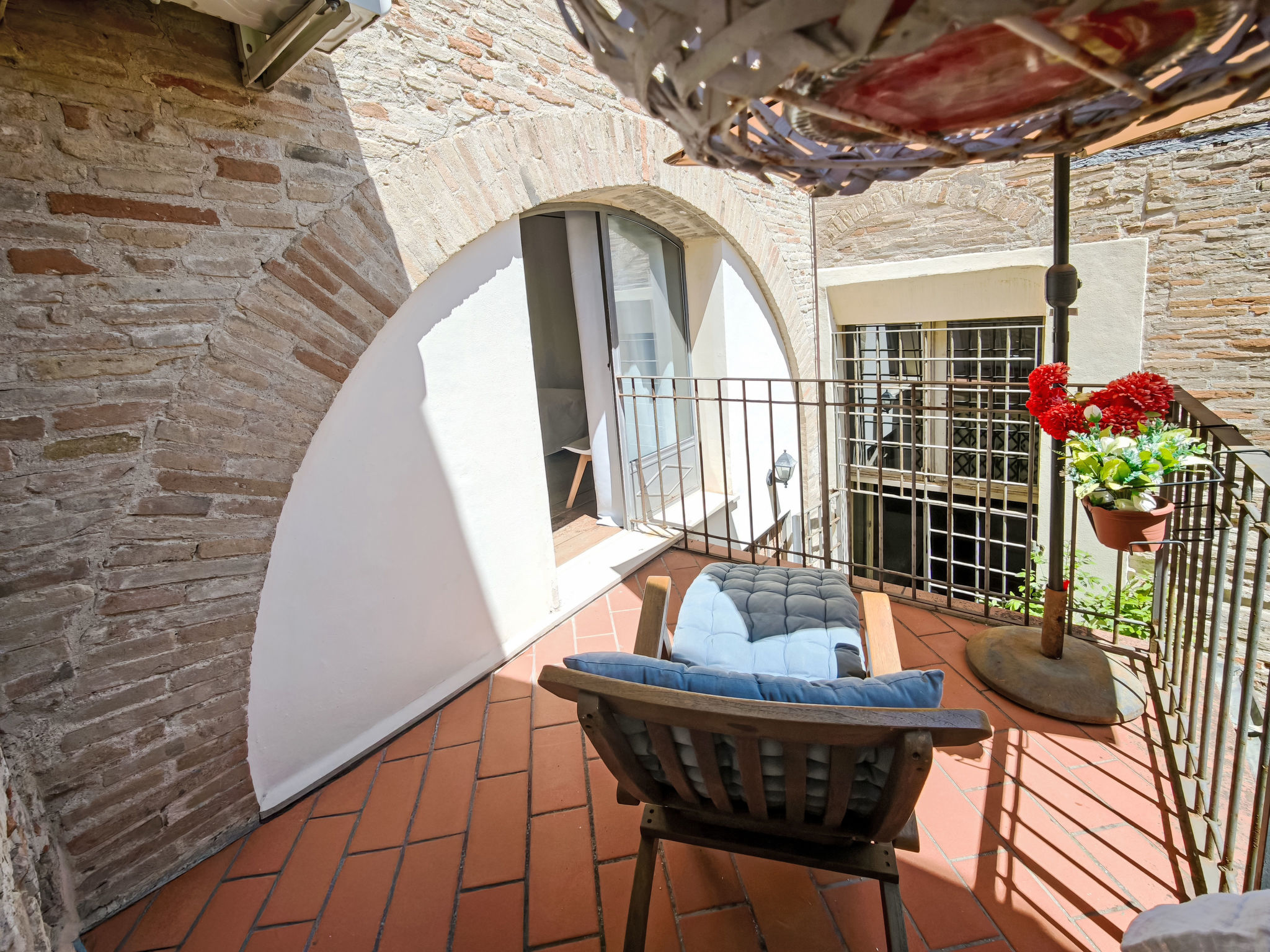 Dimora storica del 1400 con balcone - Inside