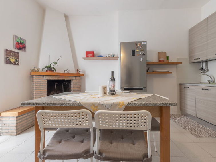 Appartement met open haard en zeezicht in Porto Recanati in Porto Recanati