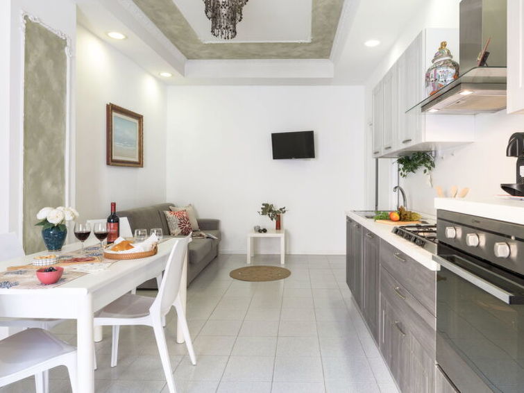 Zeezicht en luxe in La Rondine Apartment in Porto Recanati in Porto Recanati