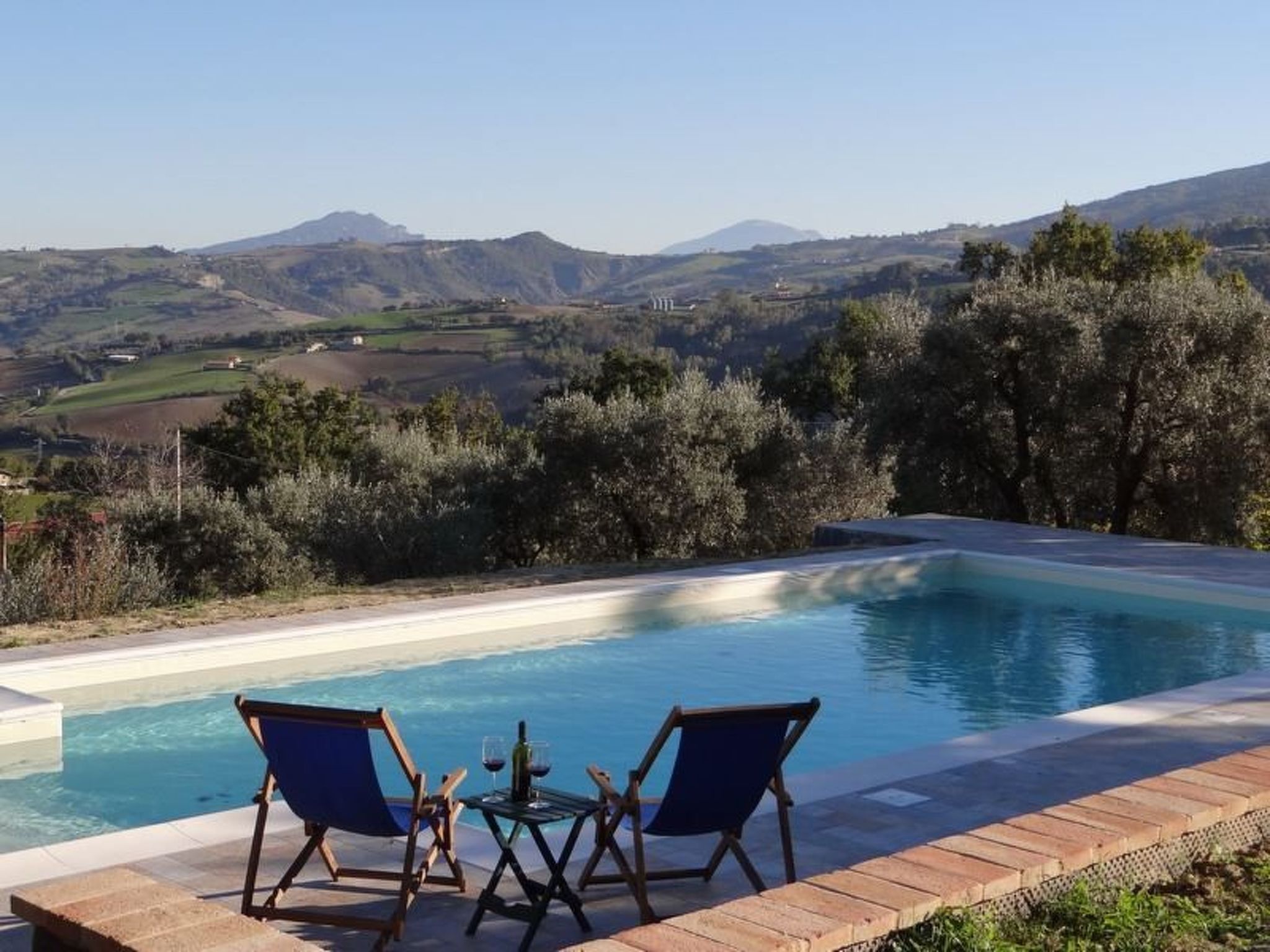 Vakantiehuis met privé zwembad in Cessapalombo (Italië) voor 14 personen