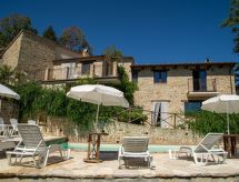 Villa mit privatem Pool in der Nähe des Dorfes