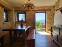 Ruim appartement met panoramisch uitzicht van bergen tot zee in Le Marche - thumbnail 6