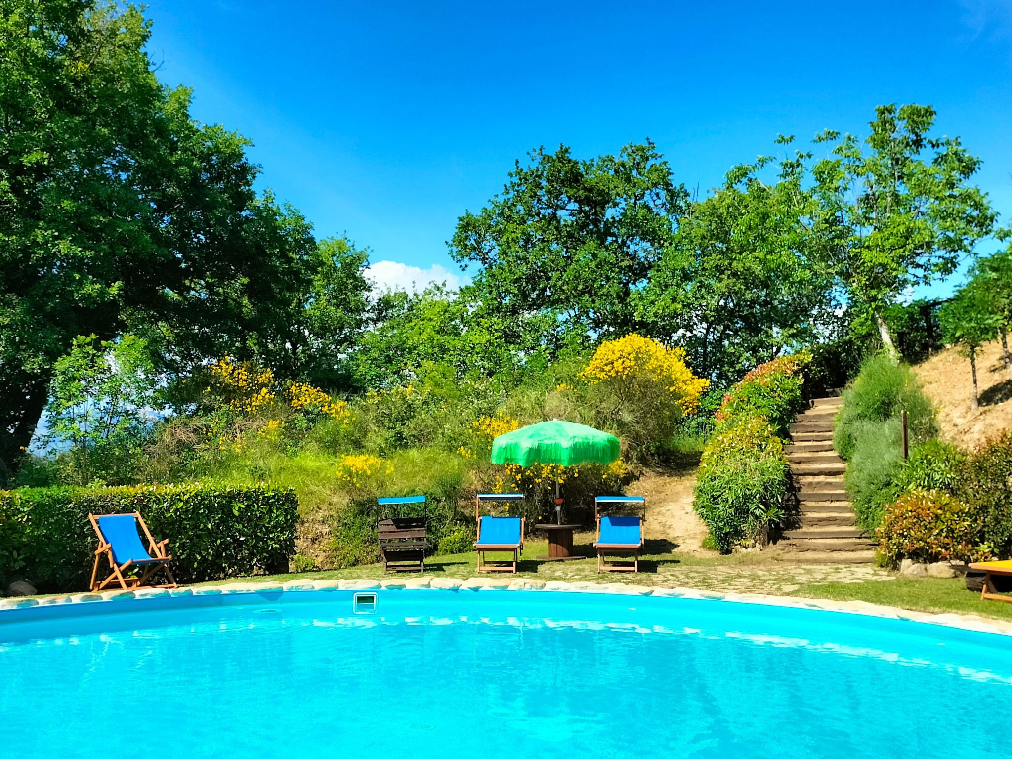 Große Wohnung mit Blick von den Bergen bis zum Meer-Binnen