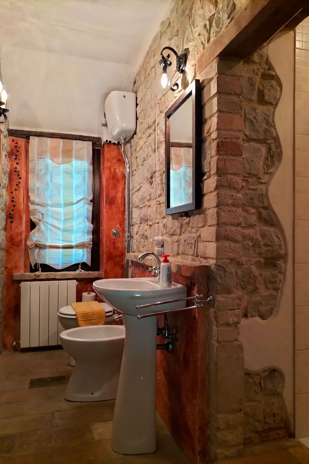 Große Wohnung mit Blick von den Bergen bis zum Meer-Binnen