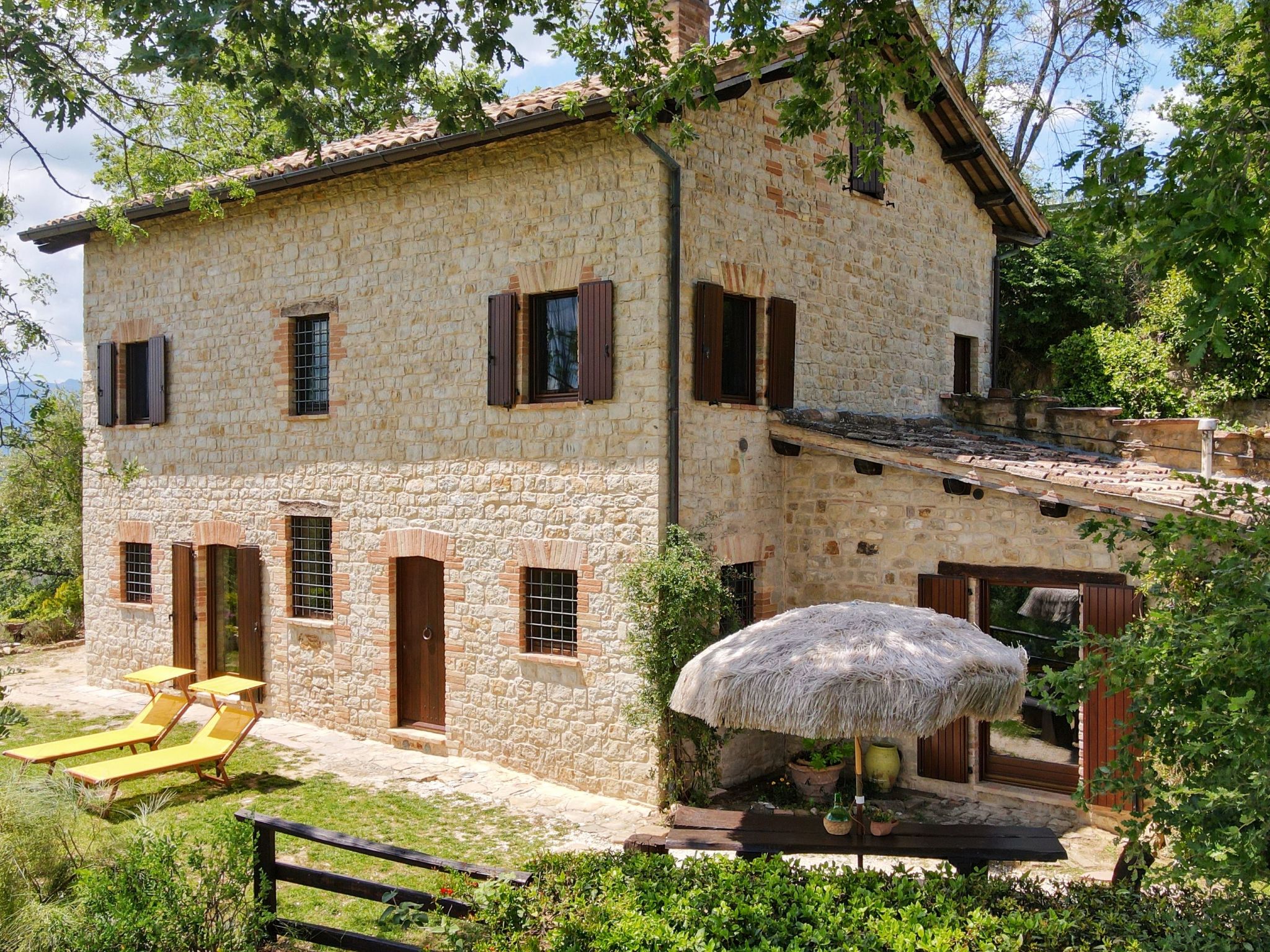Charmantes Bauernhaus in Penna San Giovanni-Binnen