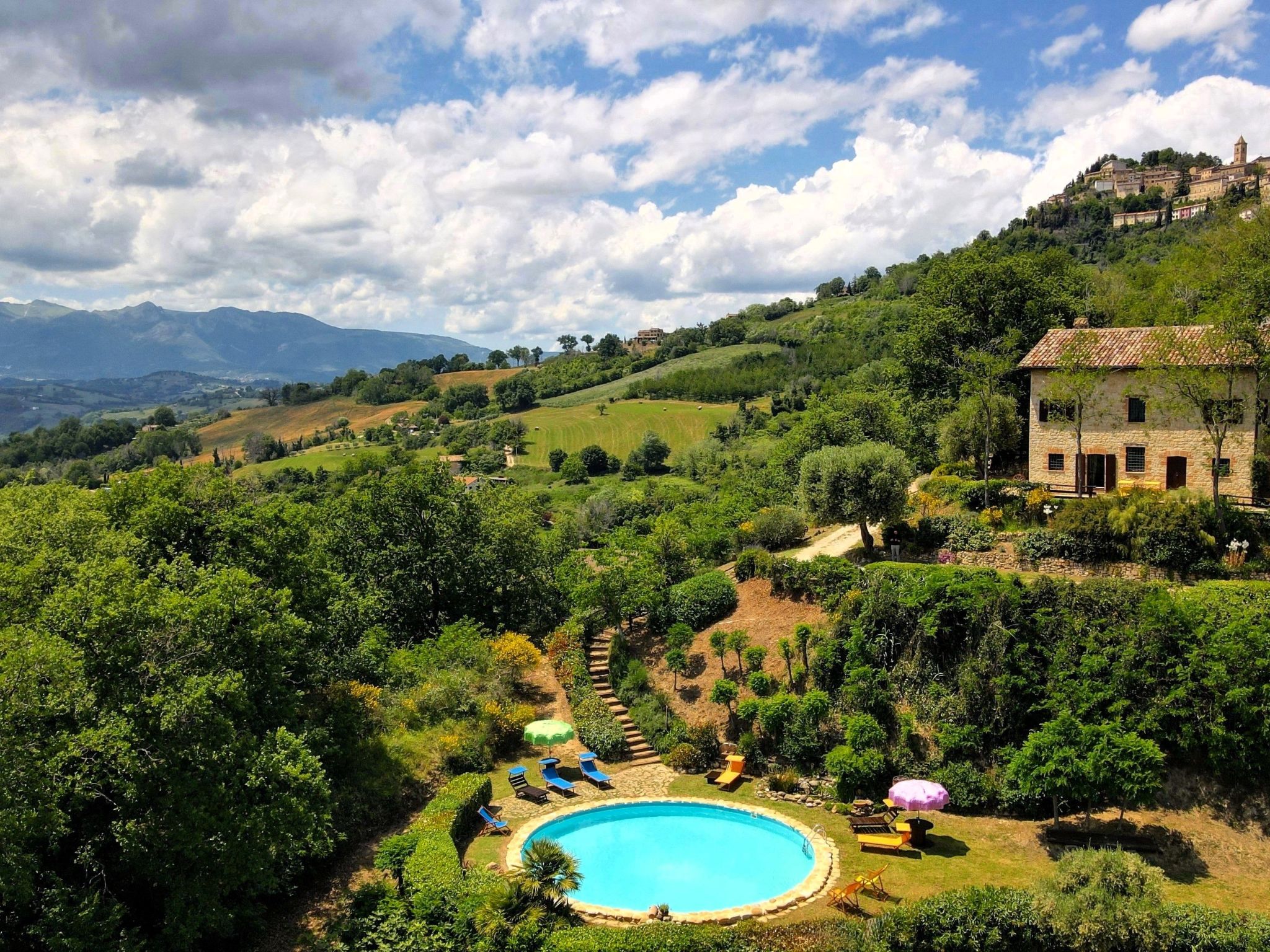 Charmantes Bauernhaus in Penna San Giovanni-Binnen