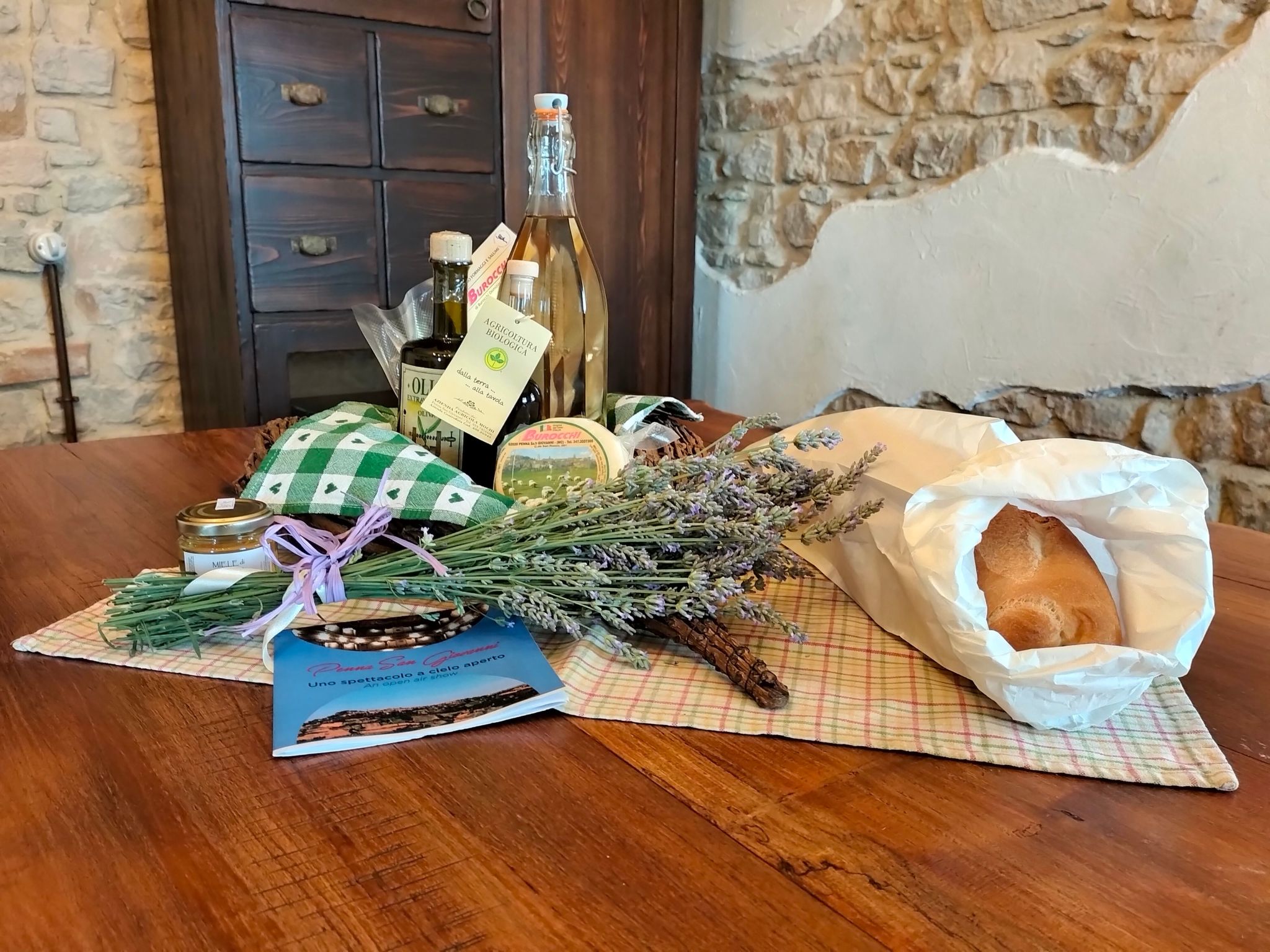 Charmantes Bauernhaus in Penna San Giovanni-Binnen