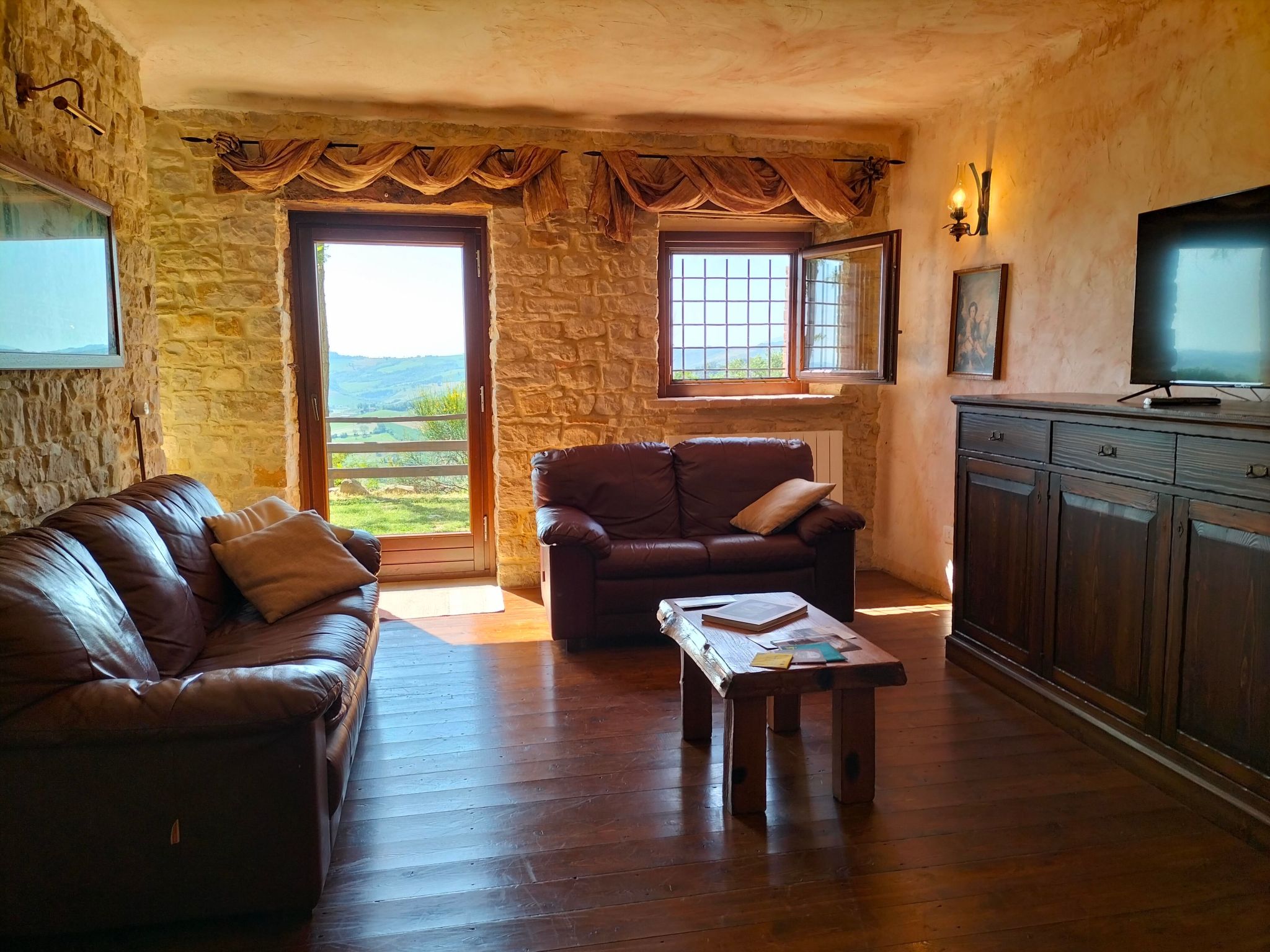 Charmantes Bauernhaus in Penna San Giovanni-Binnen