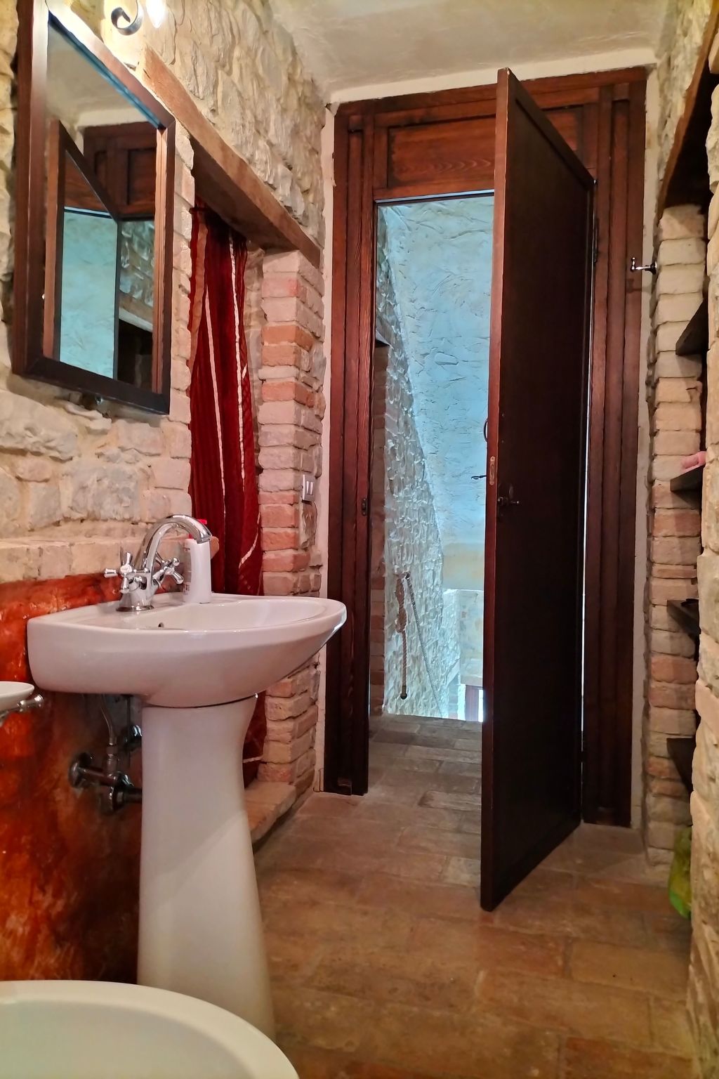 Charmantes Bauernhaus in Penna San Giovanni-Binnen