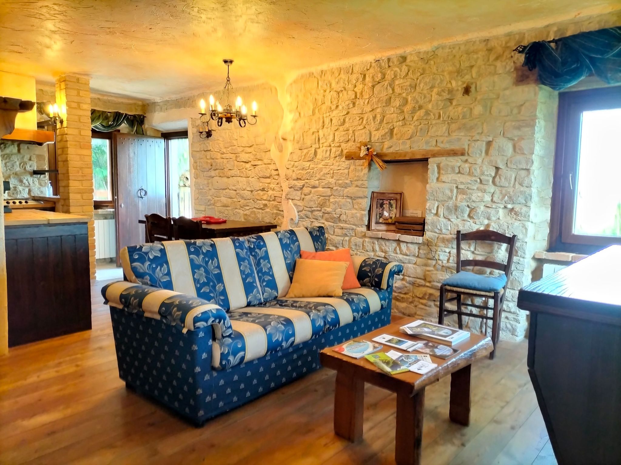 Charmantes Bauernhaus in Penna San Giovanni-Binnen