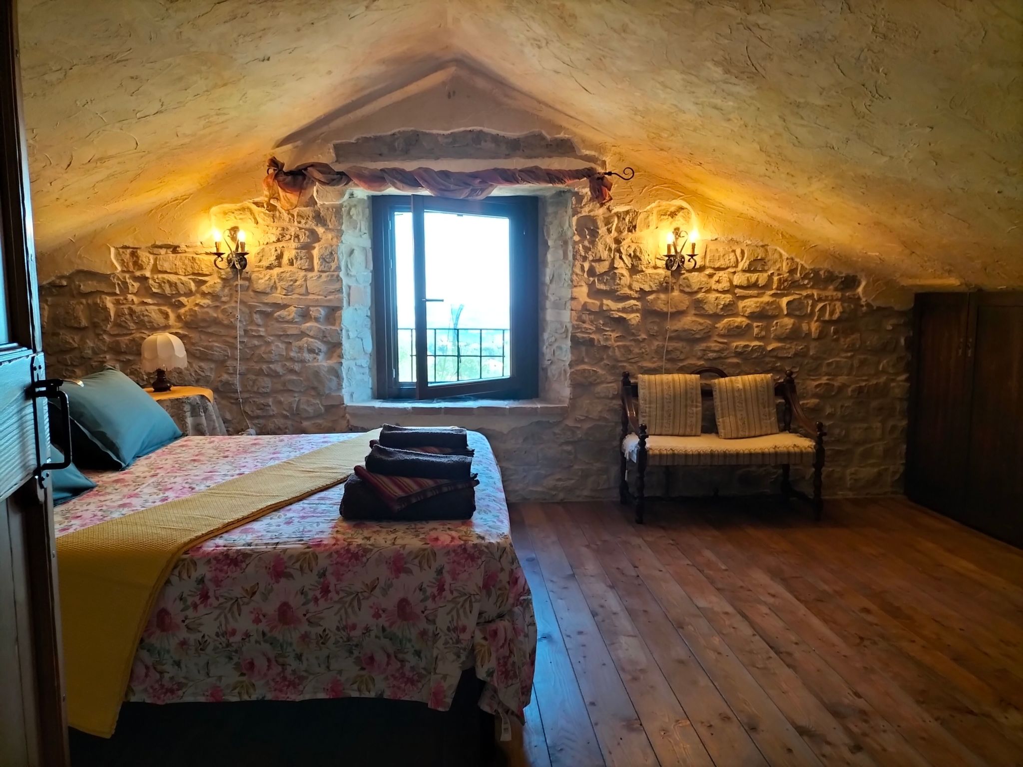 Charmantes Bauernhaus in Penna San Giovanni-Binnen