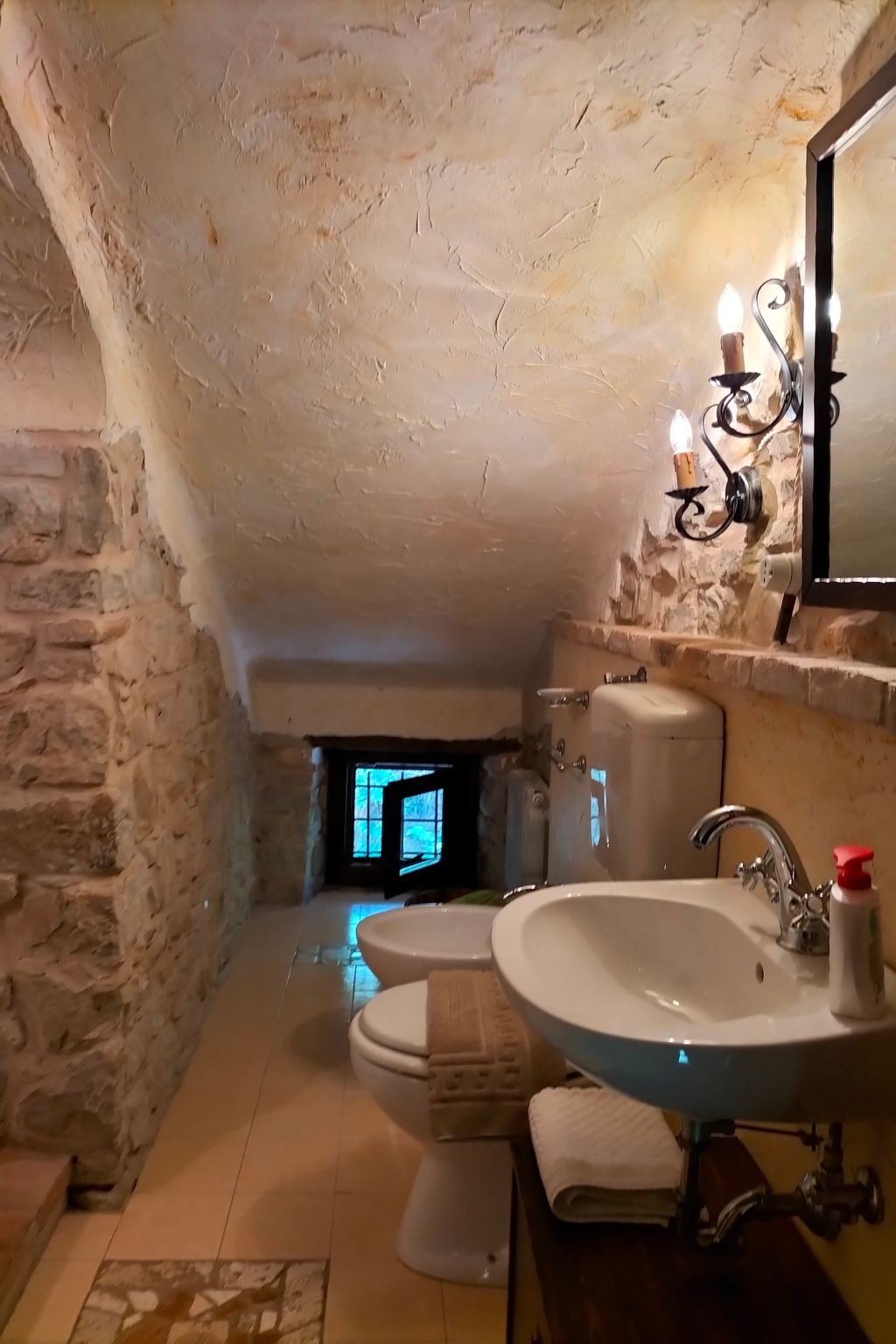 Charmantes Bauernhaus in Penna San Giovanni-Binnen