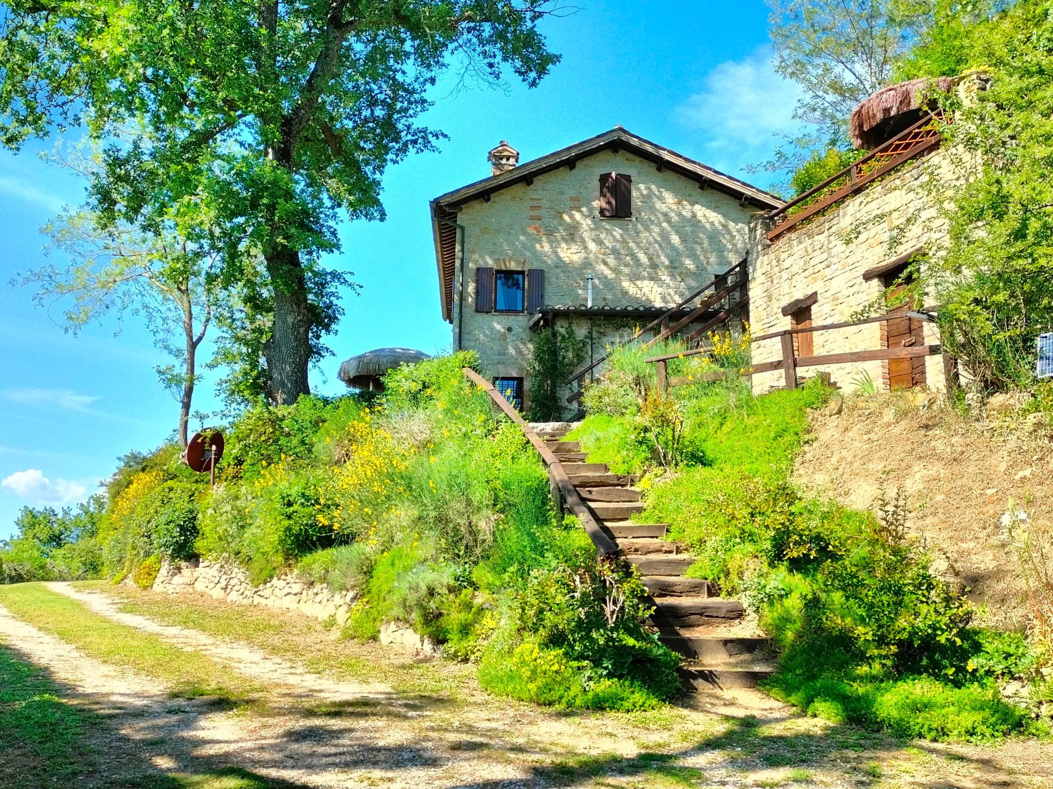 Charmantes Bauernhaus in Penna San Giovanni-Binnen