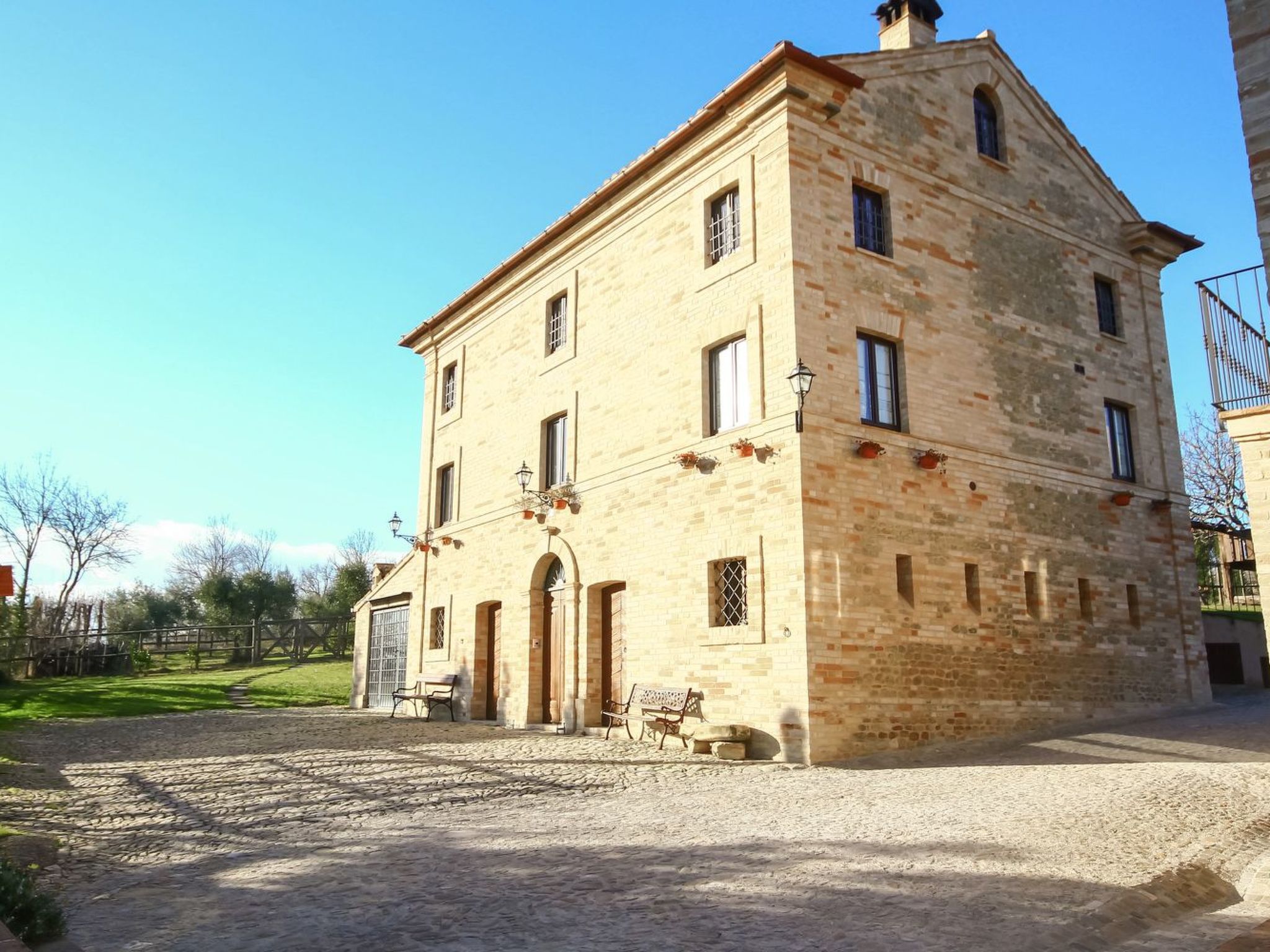 Vakantiehuis met omheinde tuin in Magliano di Tenna (Italië) 1 hond is welkom