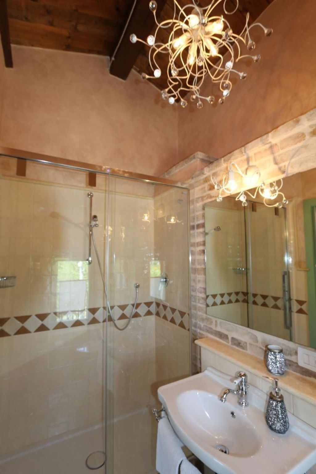 Casa Sacciofa in Monte Rinaldo-Image-tags.info