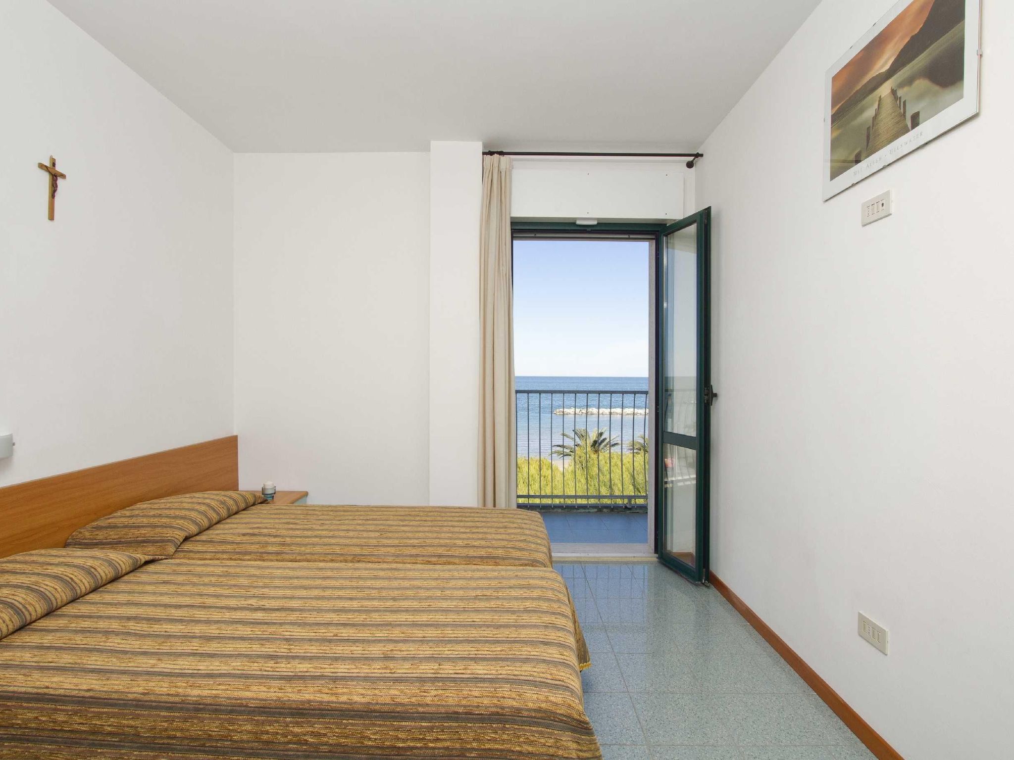 Appartement mit Garten und Meerblick-Image-tags.info