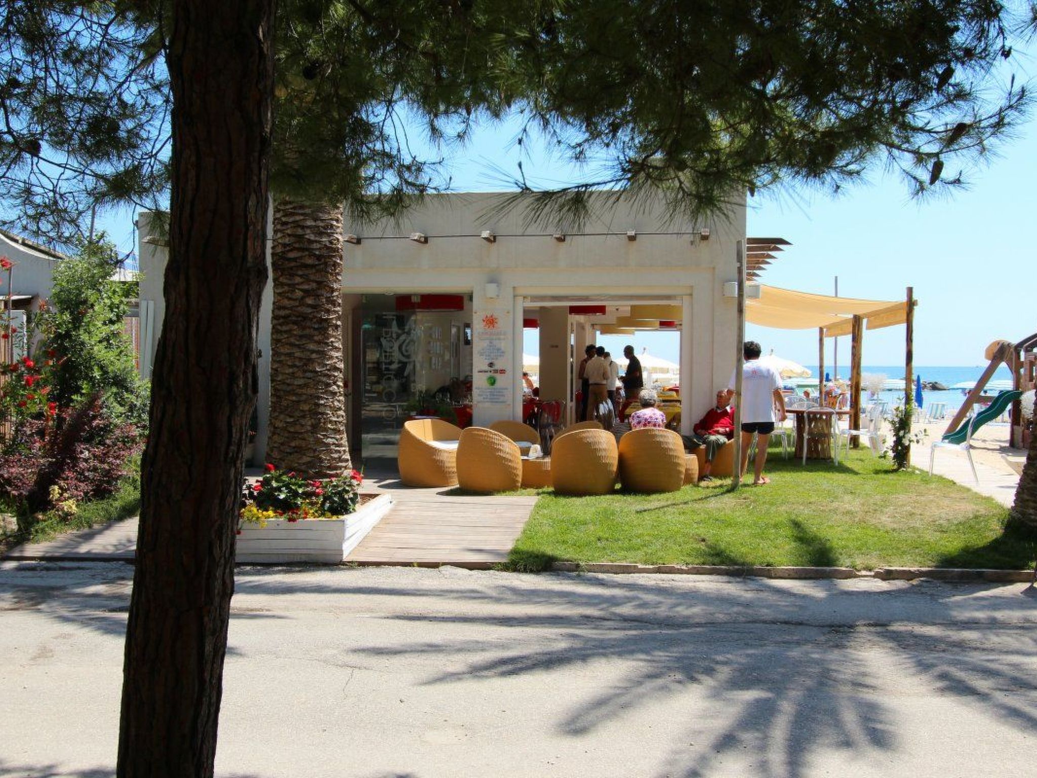 Appartement mit Garten und Meerblick-Image-tags.info