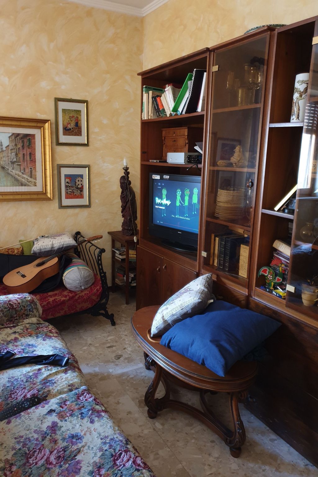 Die Hauptstraße von Grottammare, 50 Meter vom Meer entfernt-Image-tags.info