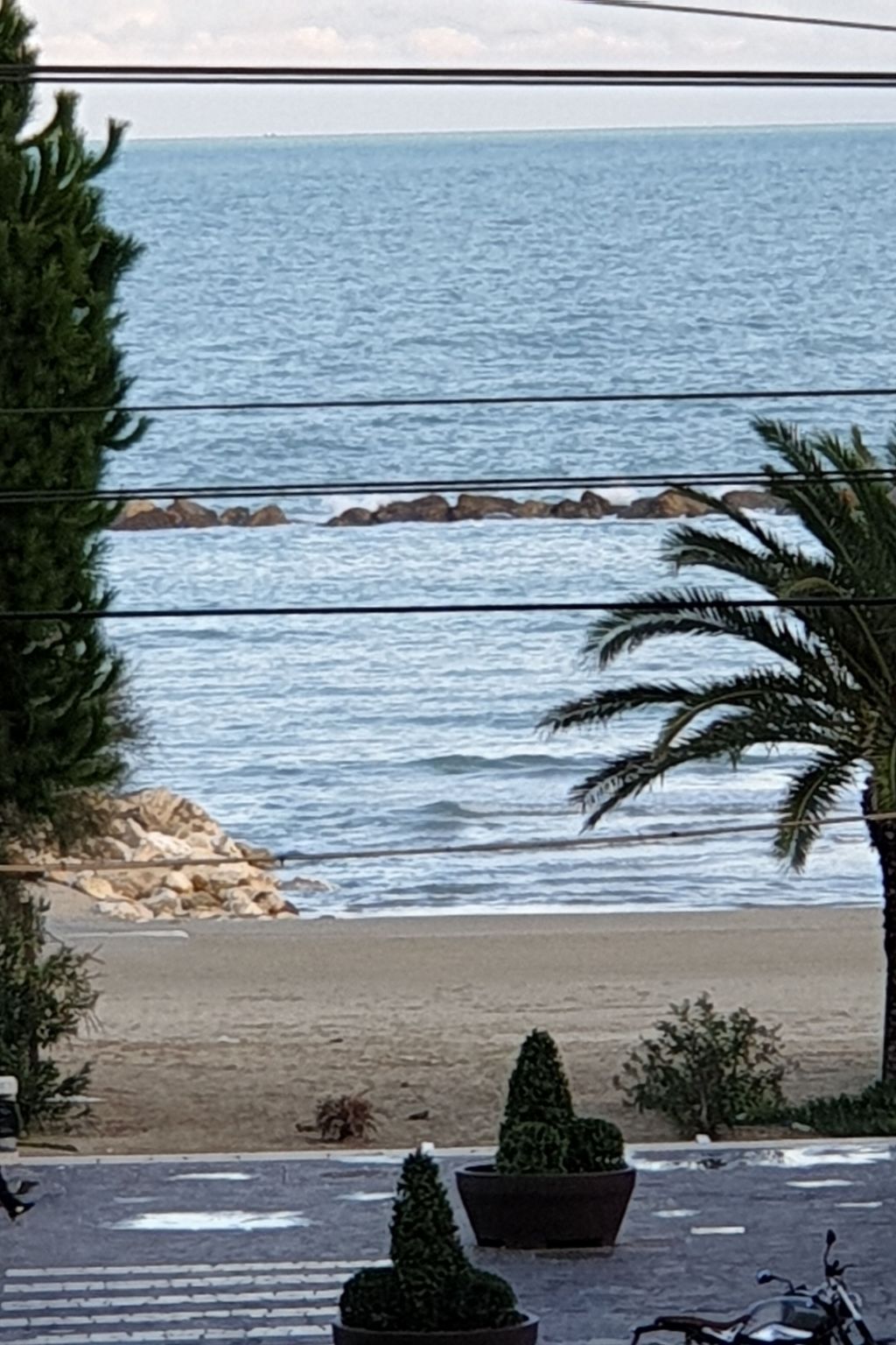 Die Hauptstraße von Grottammare, 50 Meter vom Meer entfernt-Image-tags.info