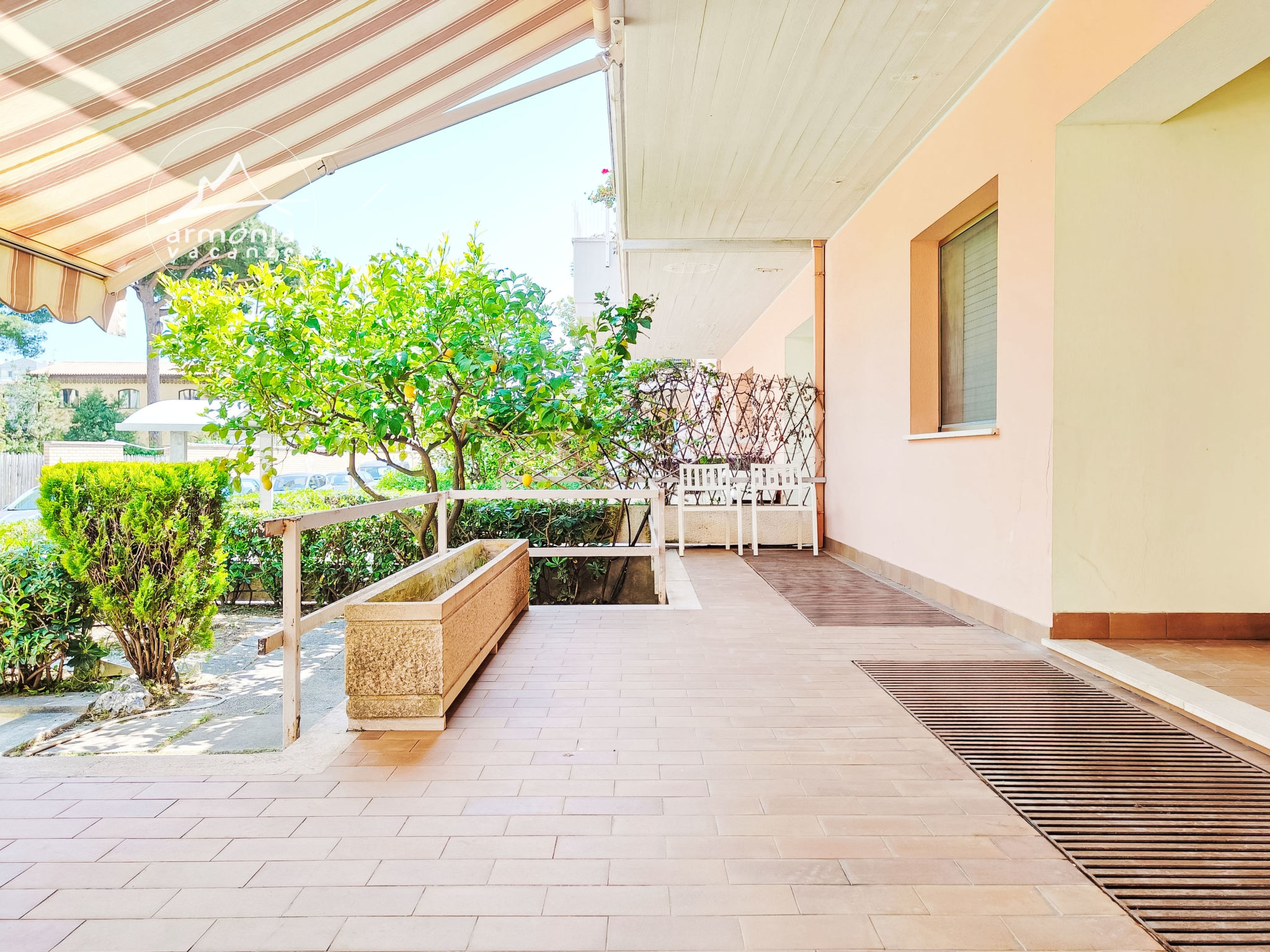 Gemütliche Ferienwohnung in Roseto Degli Abruzzi mit Privatem Garten - Buiten