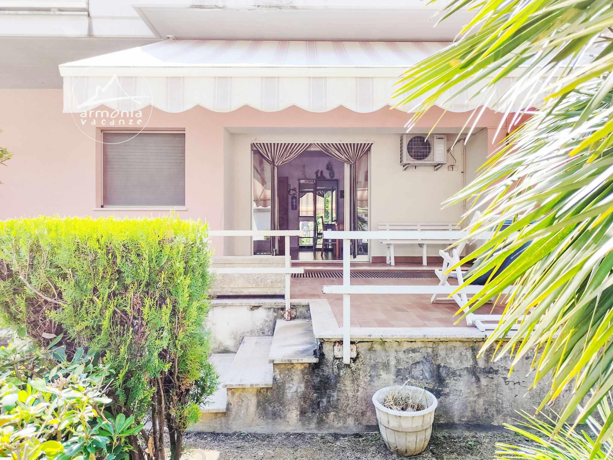 Gemütliche Ferienwohnung in Roseto Degli Abruzzi mit Privatem Garten - Buiten